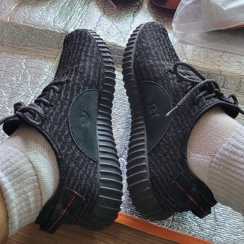 Adidas Yeezy Boost 350 Pirate Black 2015 착용 스타일 - 1