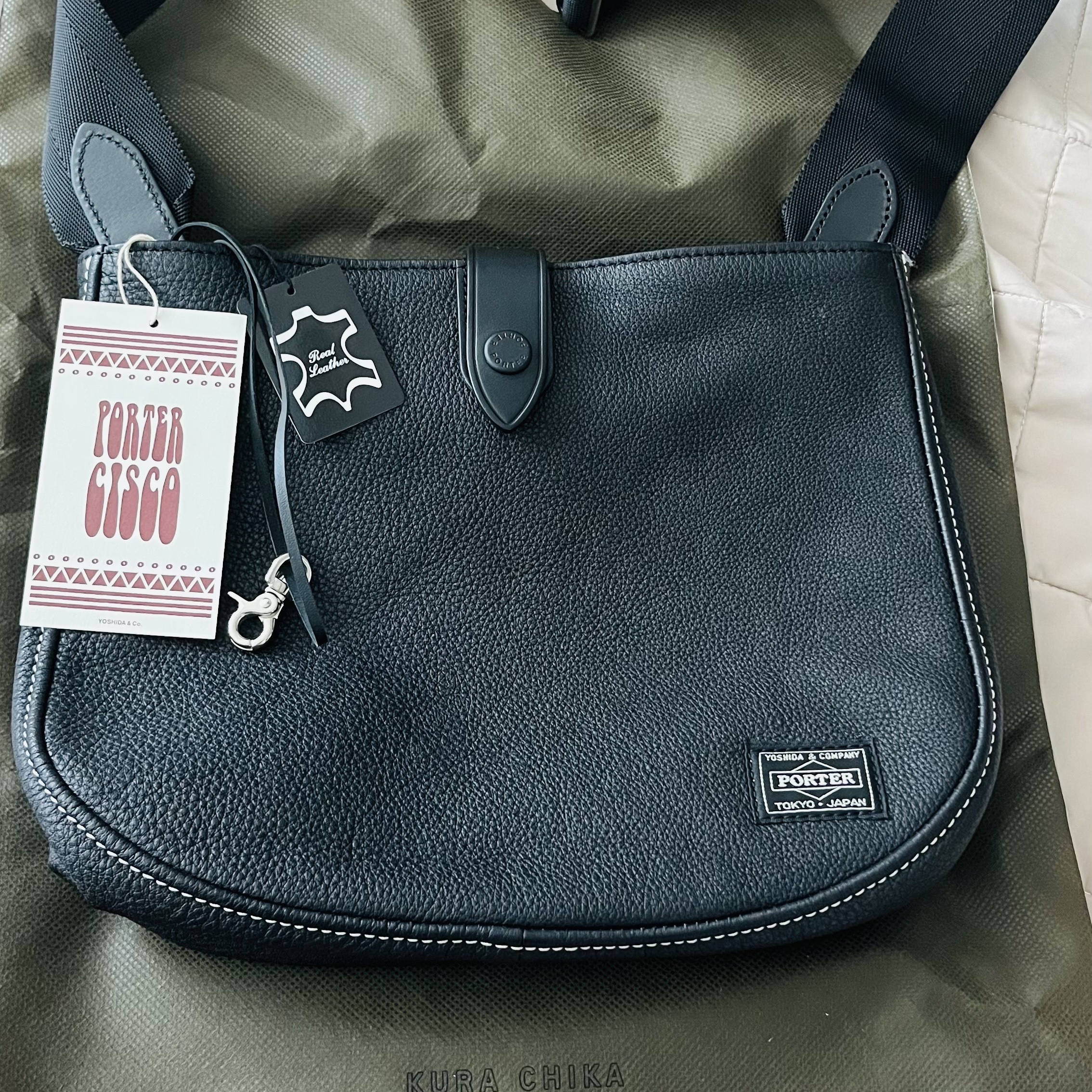 Porter Cisco Shoulder Bag Black 착용 스타일 - 4