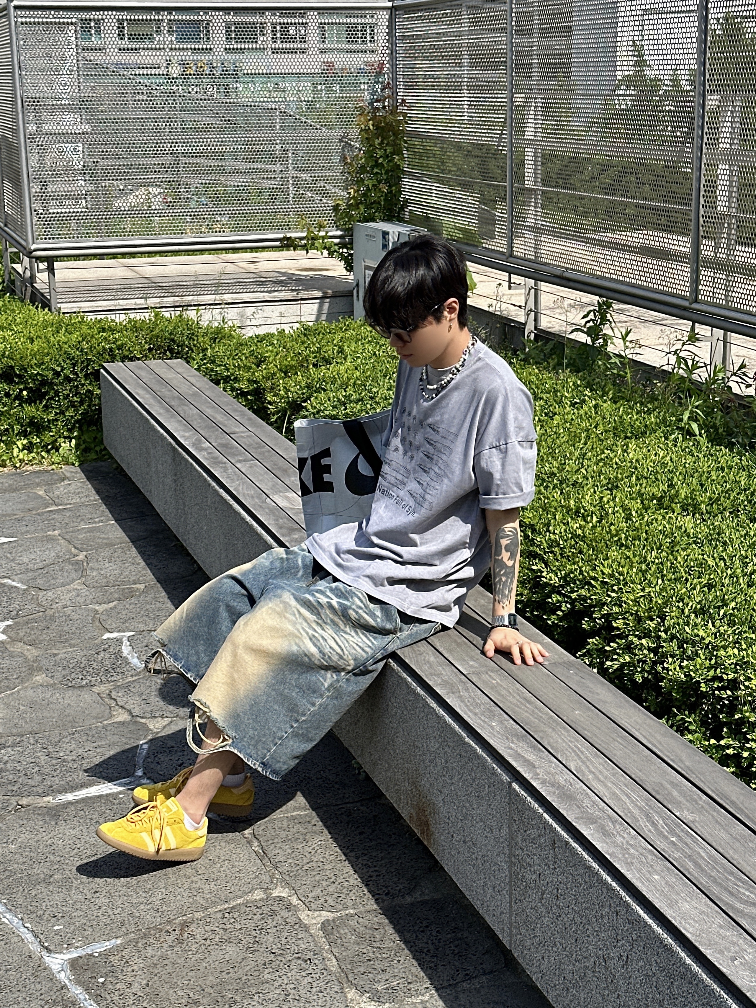 Adidas Bermuda Bold Gold 착용 스타일 - 5