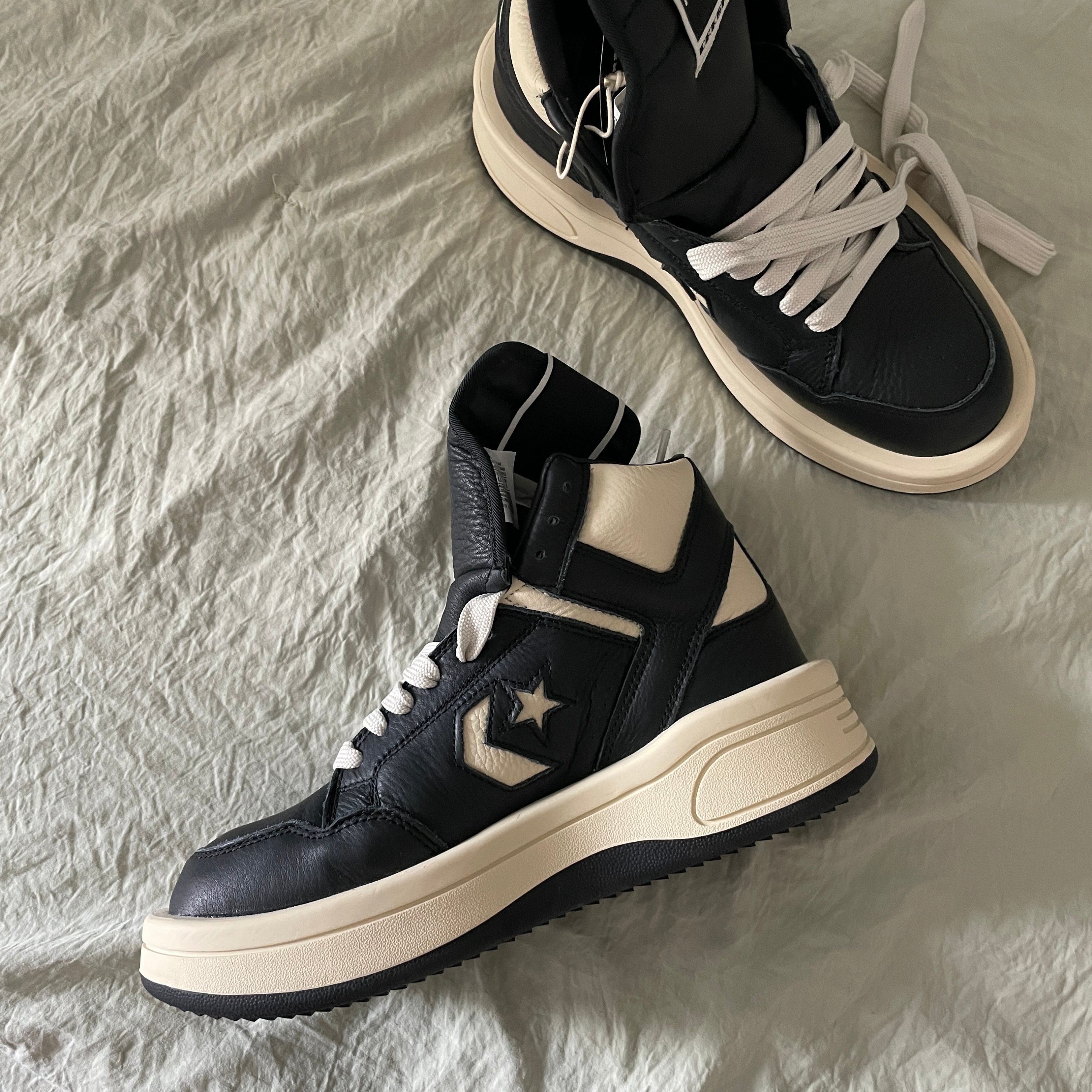Converse x Drkshdw Turbowpn Black Cream 착용 스타일 - 2