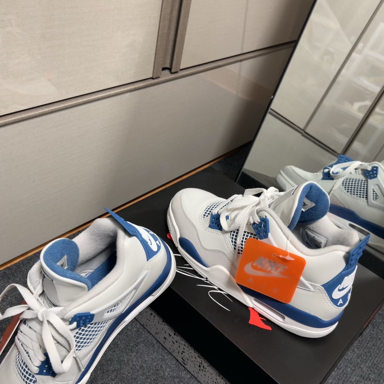 Jordan 4 Retro Industrial Blue 착용 스타일 - 5