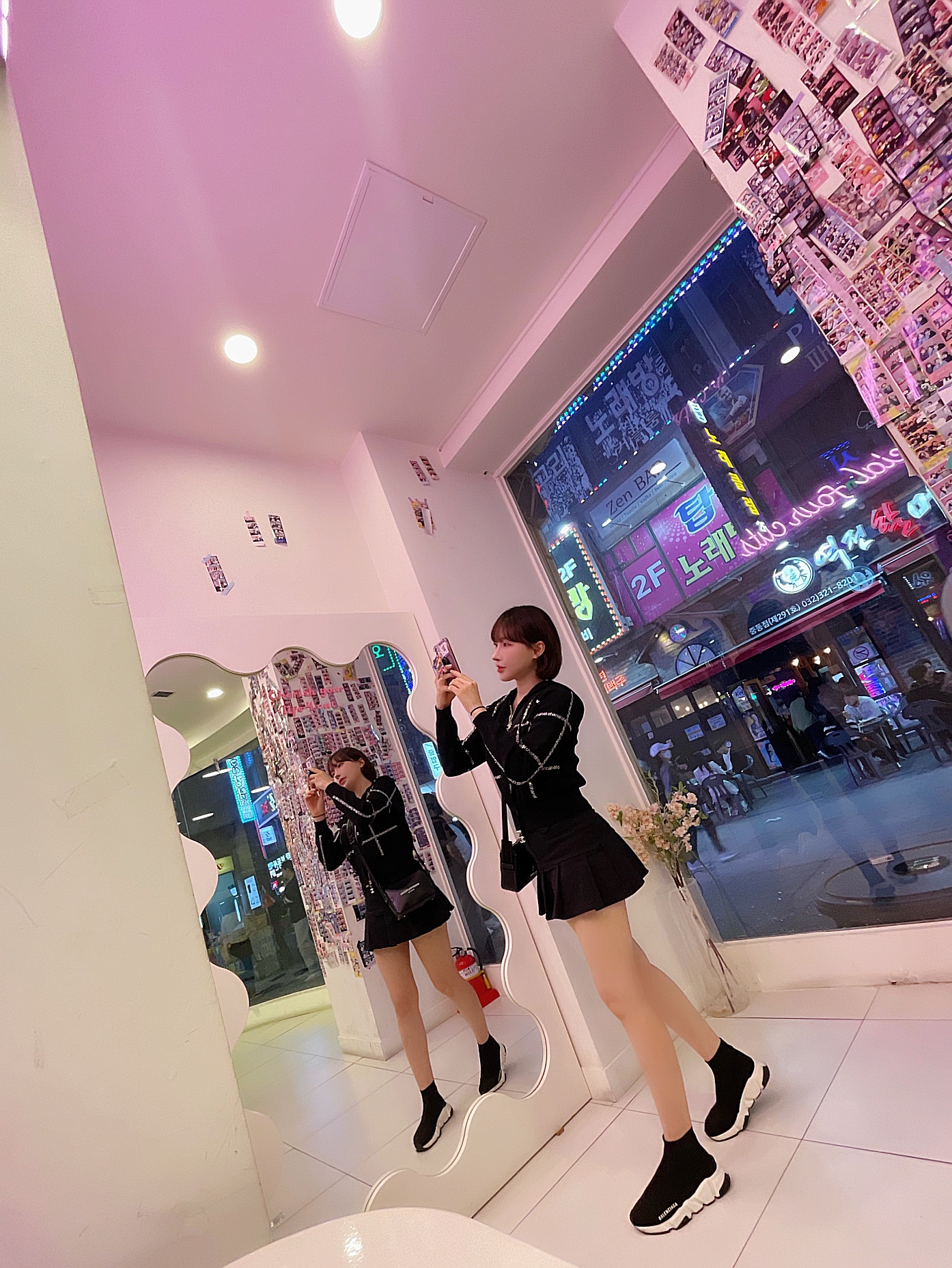 Wooyoungmi Square Mini Bag Black, (W) Balenciaga Speed Trainer Black White 2021/2022 착용 스타일 - 1