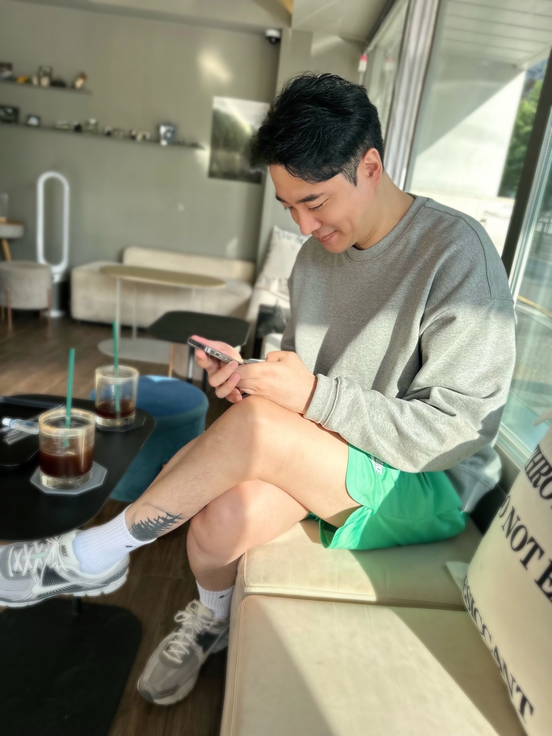 (W) Nike Zoom Vomero 5 Cobblestone and Flat Pewter, Nike NSW Woven Lined Flow Shorts Spring Green - US/EU 착용 스타일