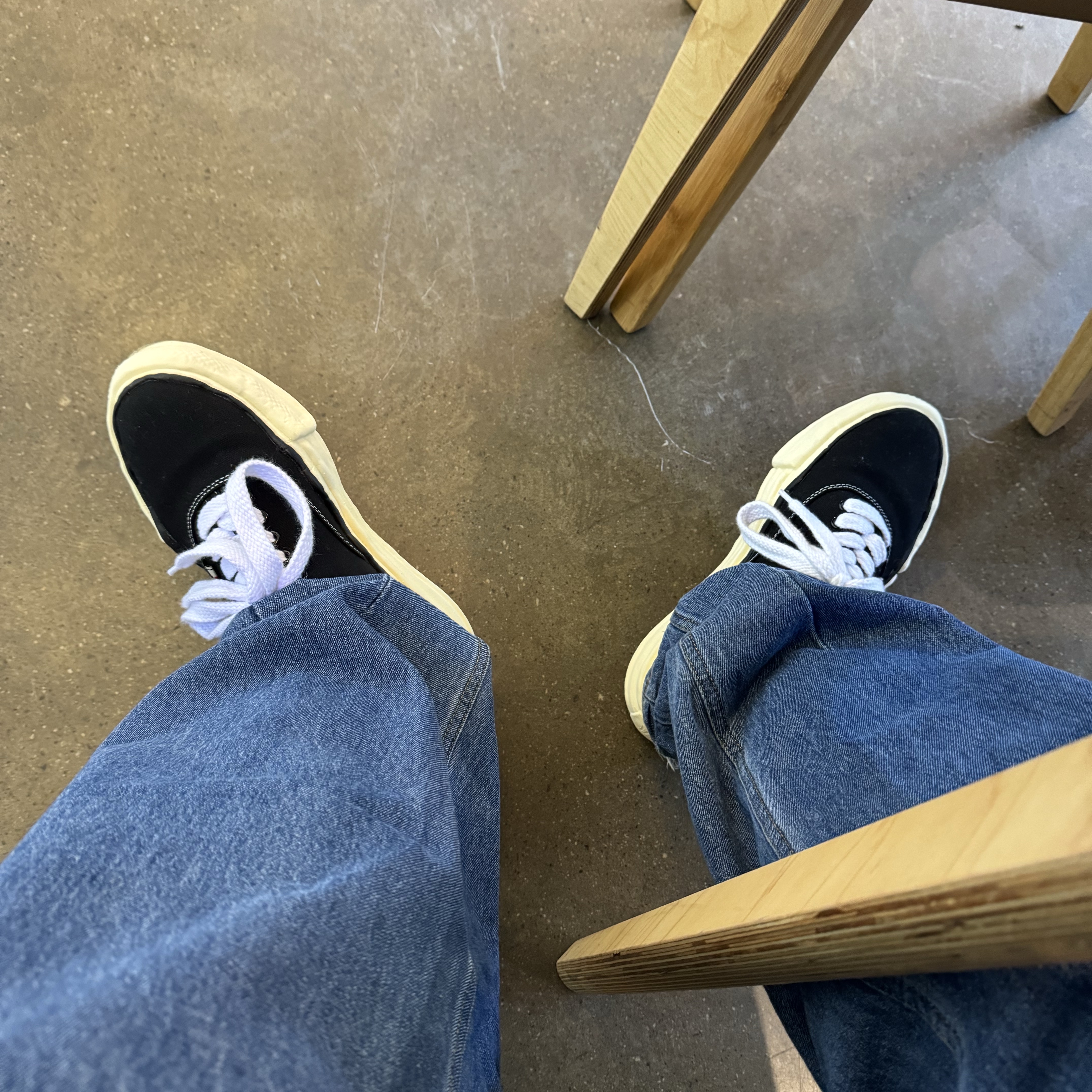Maison Mihara Yasuhiro Baker OG Sole OD Canvas Low-top Sneakers Black 착용 스타일 - 2