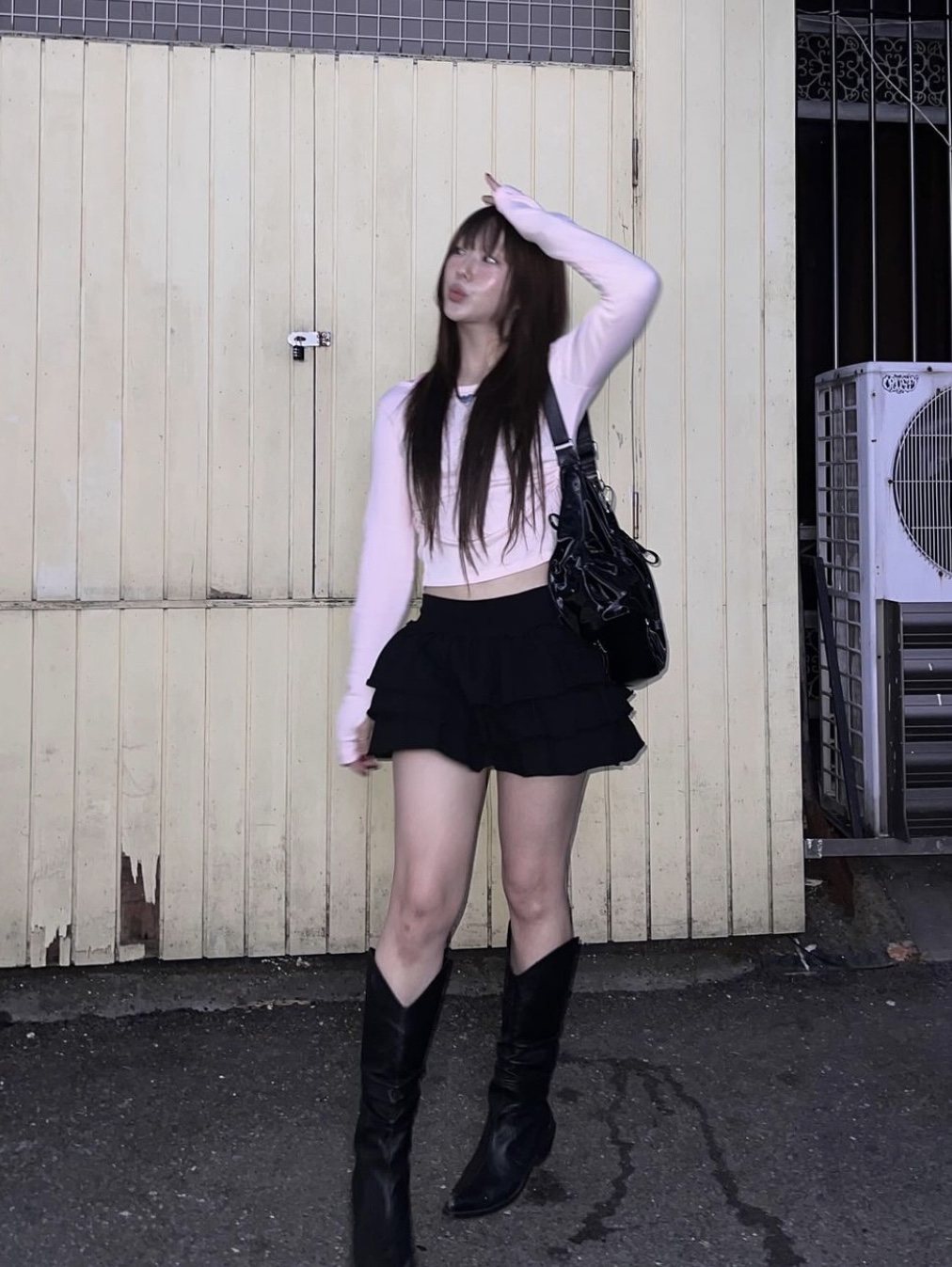 For Appeal String Ribbon Large Hobo Bag Glossy Black, For Appeal String Ribbon Large Hobo Bag Silver 착용 스타일
