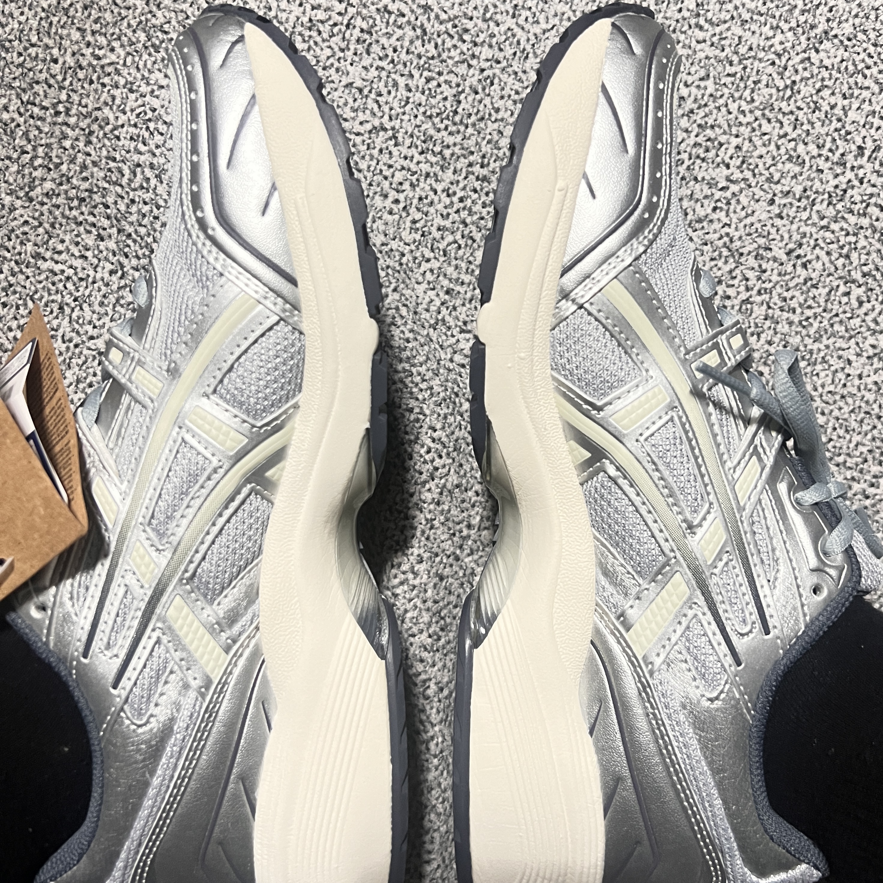 Asics Gel-1090 Piedmont Grey 착용 스타일 - 3