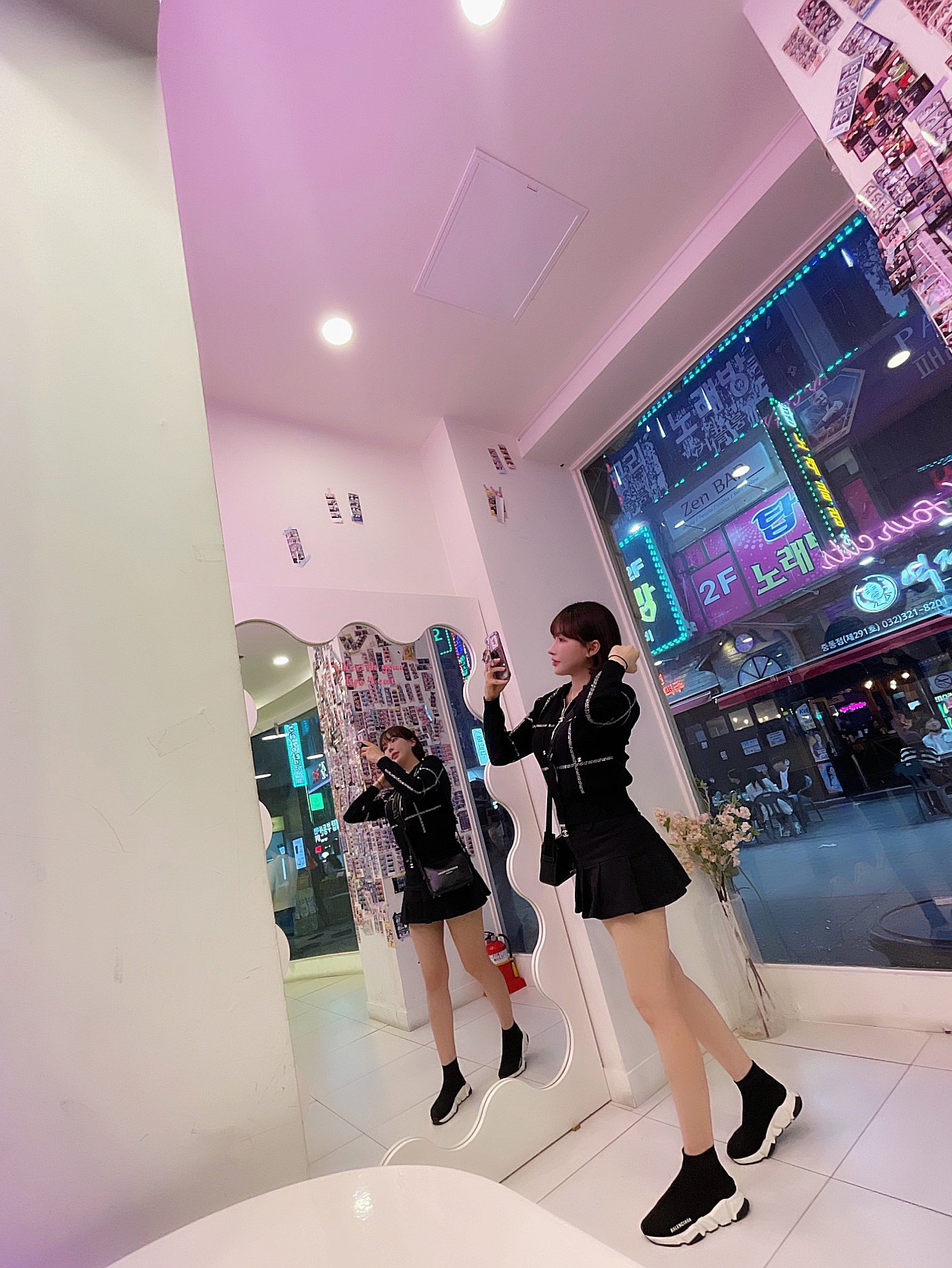 Wooyoungmi Square Mini Bag Black, (W) Balenciaga Speed Trainer Black White 2021/2022 착용 스타일 - 2