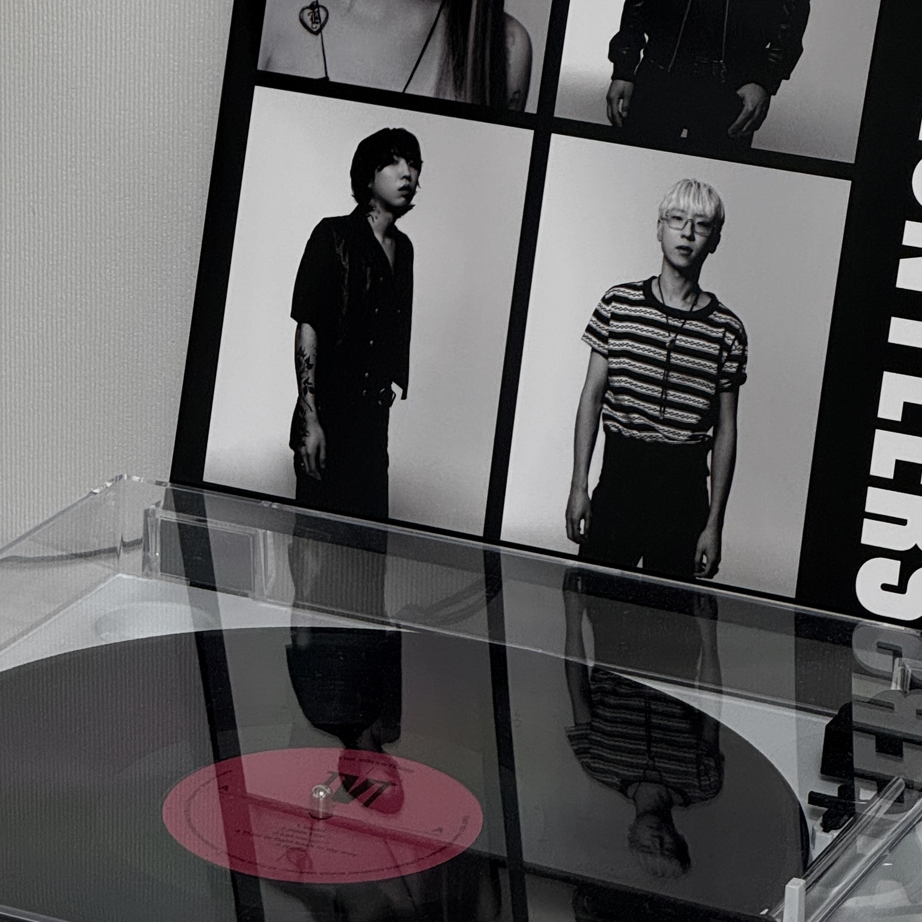 The Volunteers 1st Album LP Black Vinyl, Audio-Technica AT-LP60XBT Automatic Belt Drive Wireless Bluetooth Turntable White (Korean Ver.) 착용 스타일