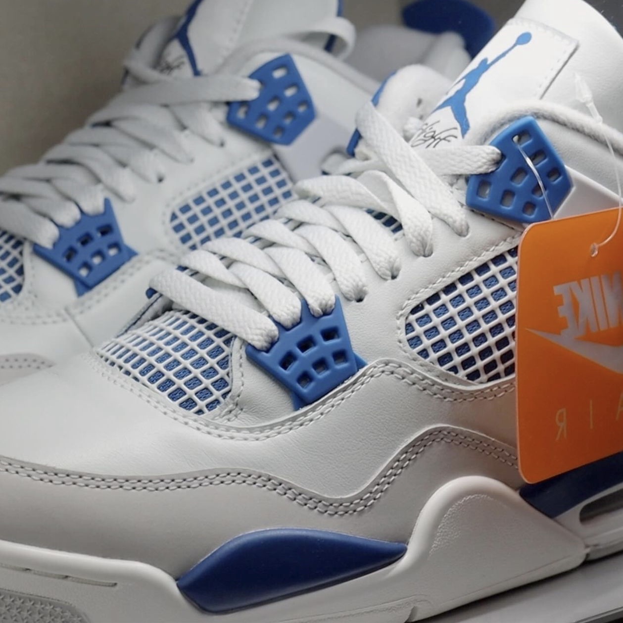 Jordan 4 Retro Industrial Blue 착용 스타일 - 2