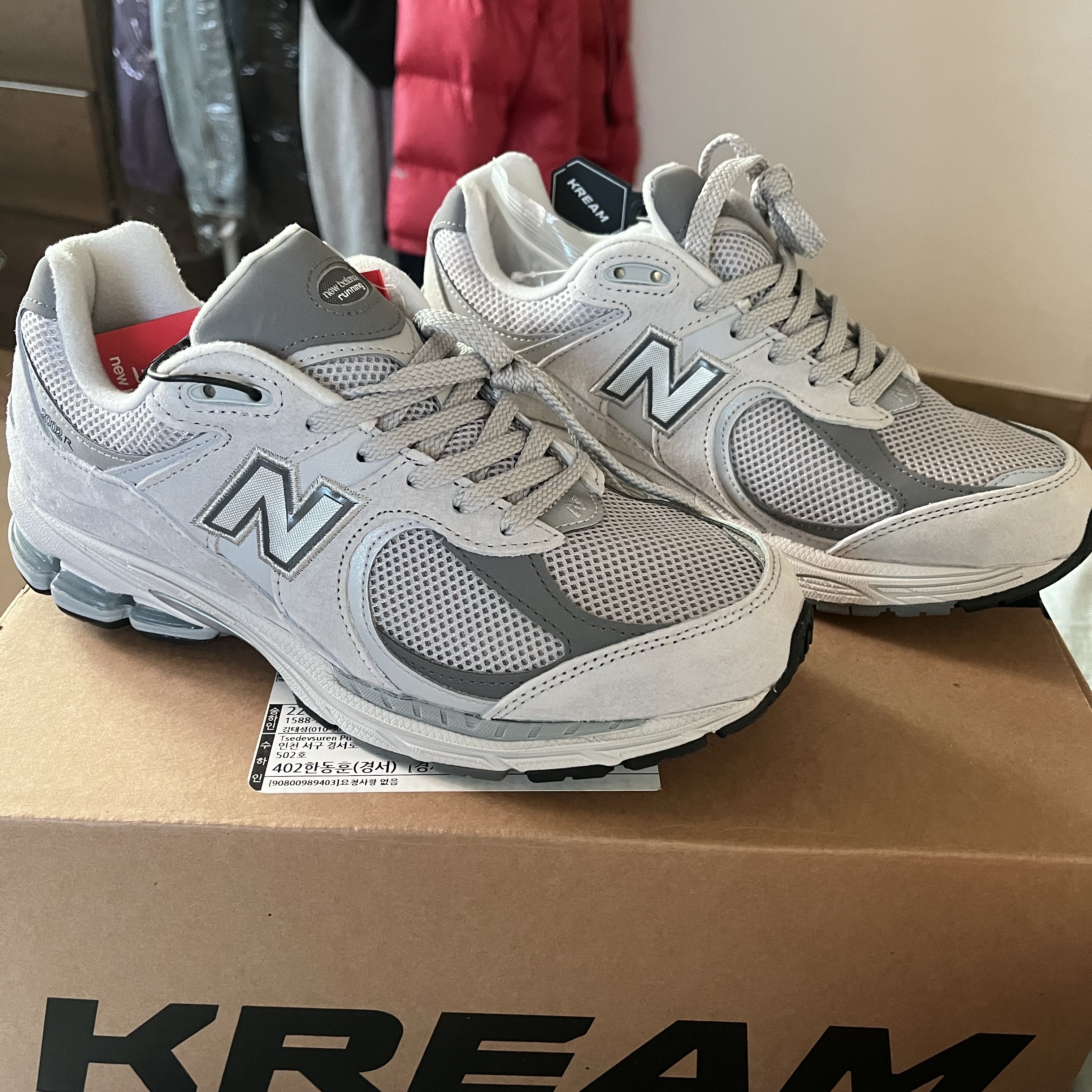 New Balance 2002R T2 Gray 착용 스타일