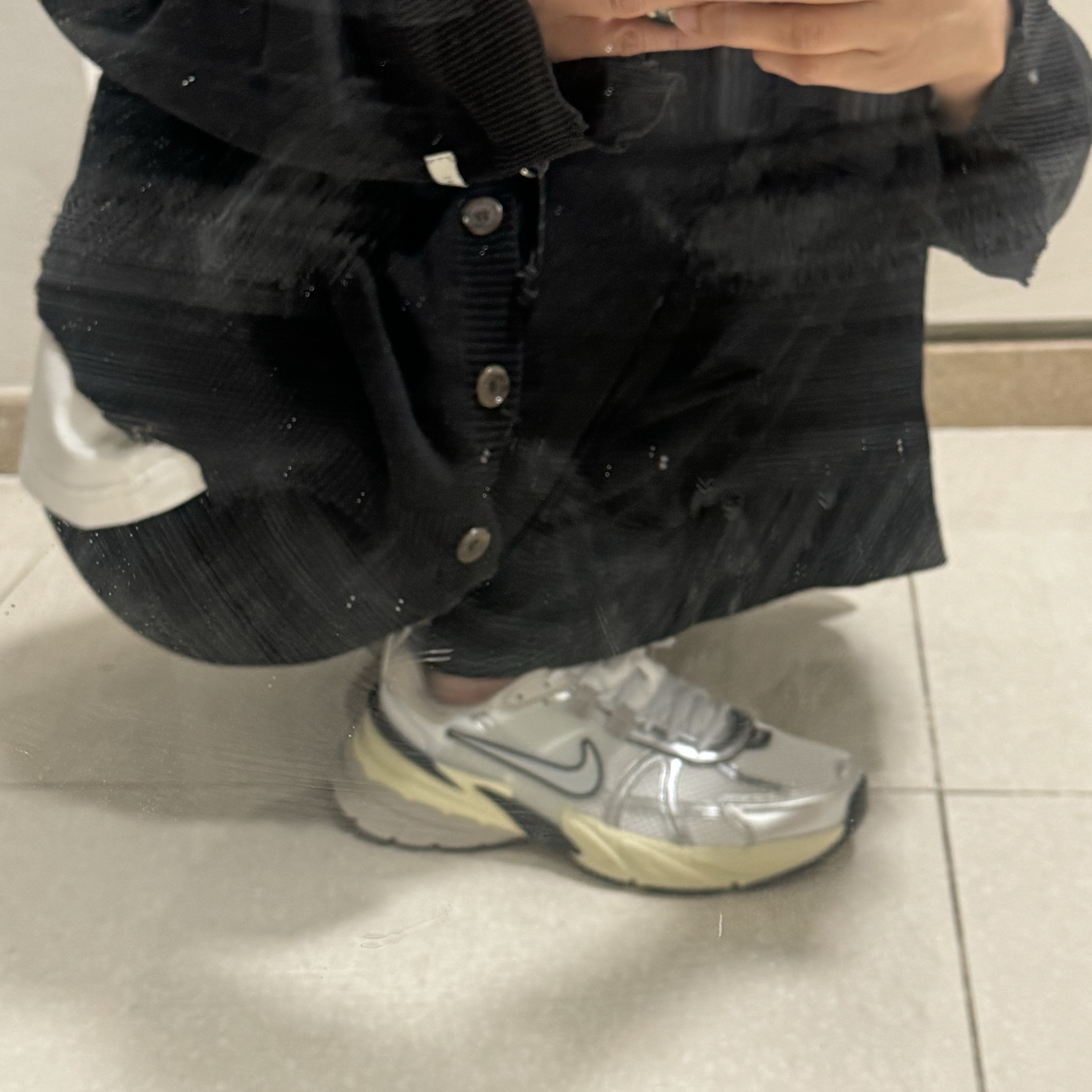 Nike V2K Run Summit White Metallic Silver 착용 스타일