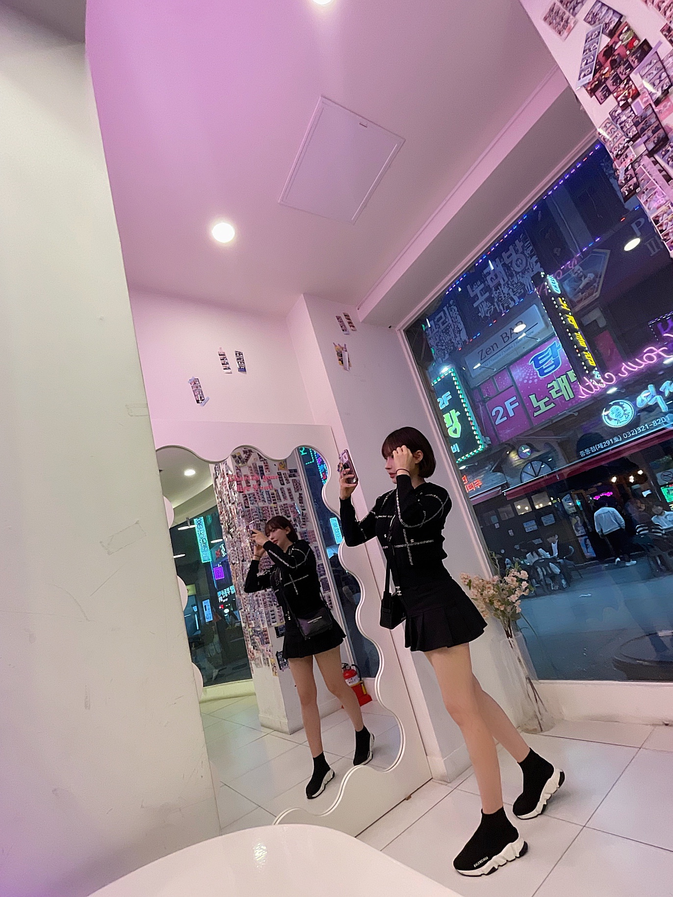 Wooyoungmi Square Mini Bag Black, (W) Balenciaga Speed Trainer Black White 2021/2022 착용 스타일 - 3