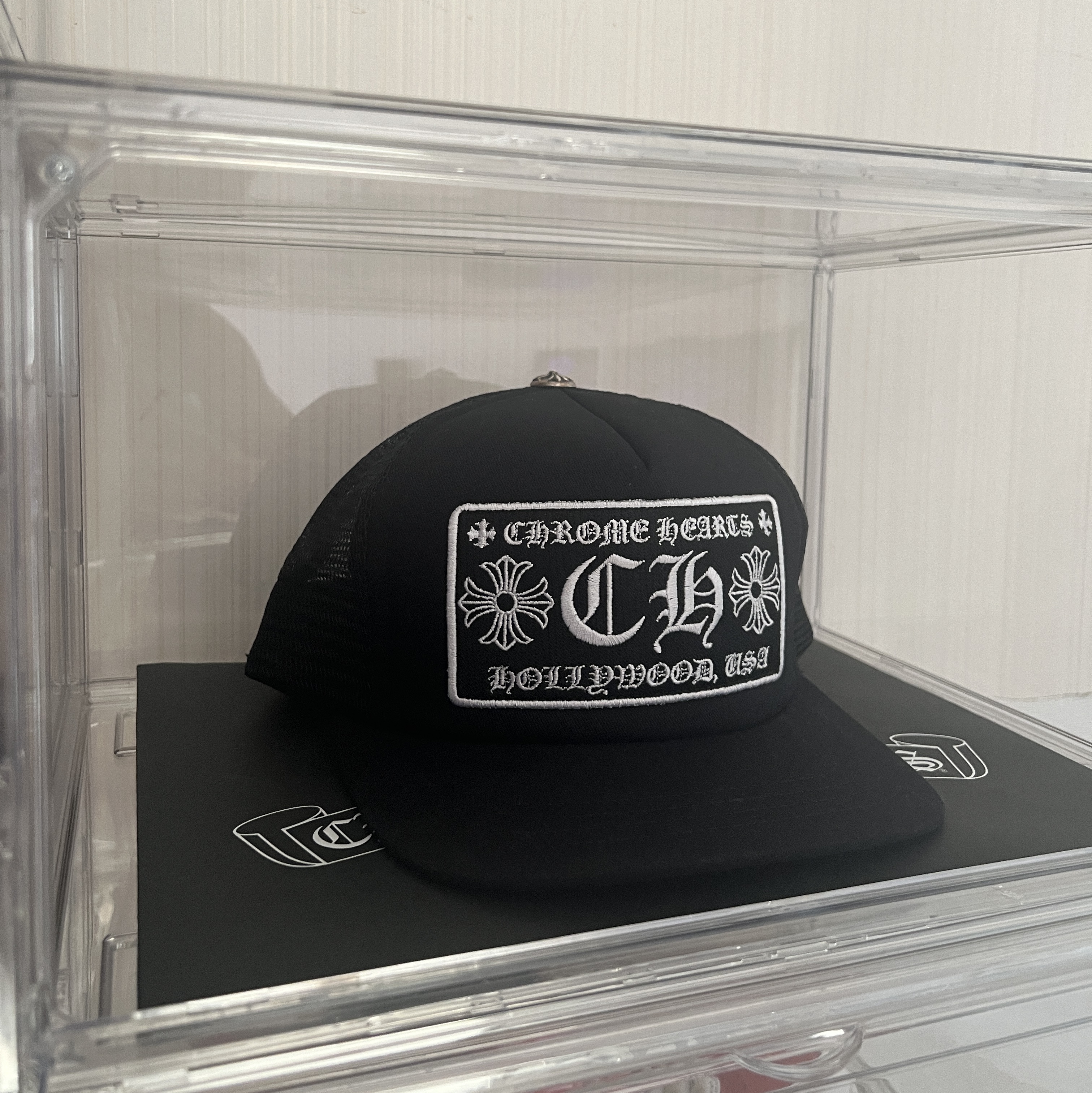 Chrome Hearts CH Hollywood Trucker Hat Black 착용 스타일 - 2
