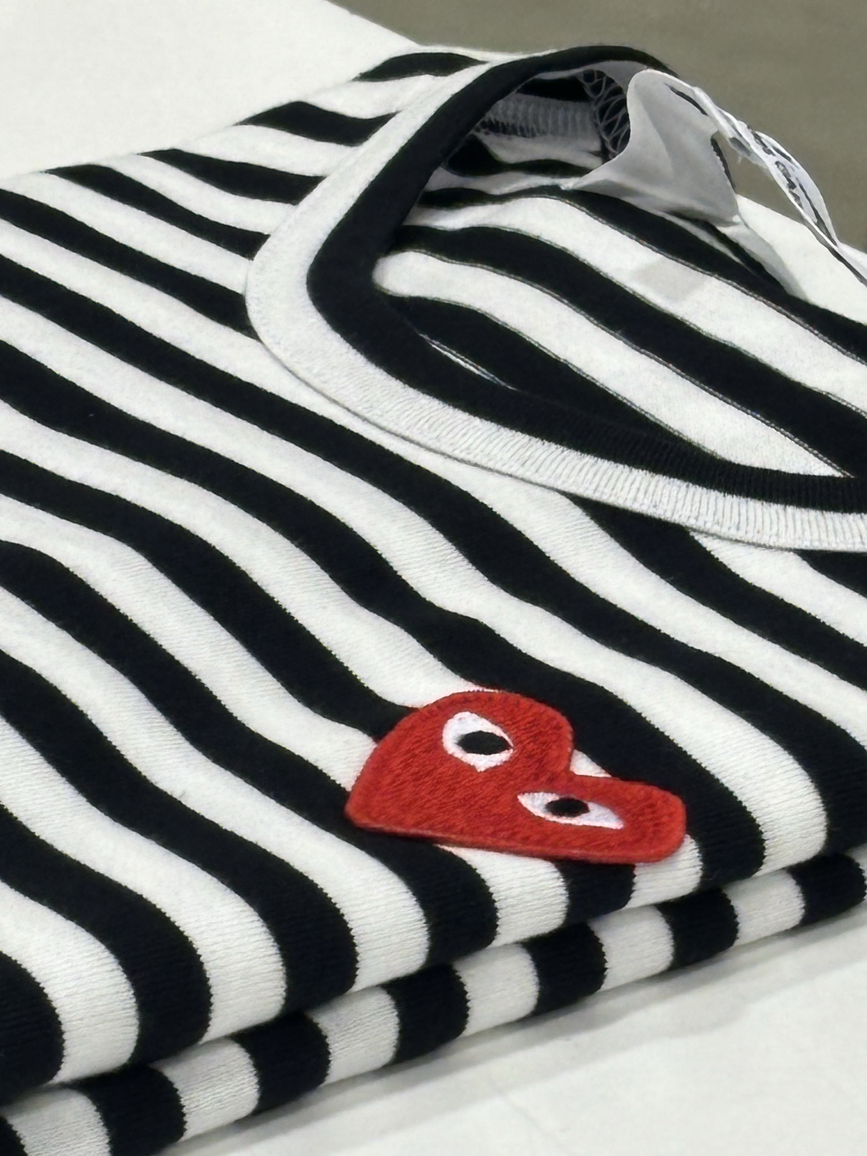 Play Comme des Garcons Striped LS T-Shirt Black White 착용 스타일 - 1