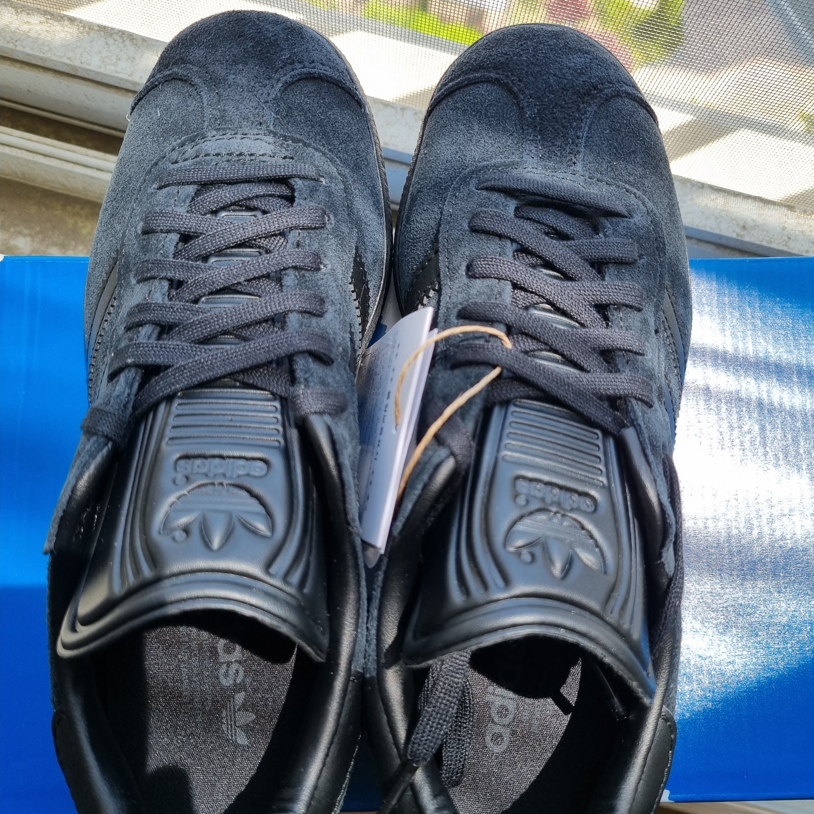 Adidas Gazelle Triple Black 착용 스타일 - 4