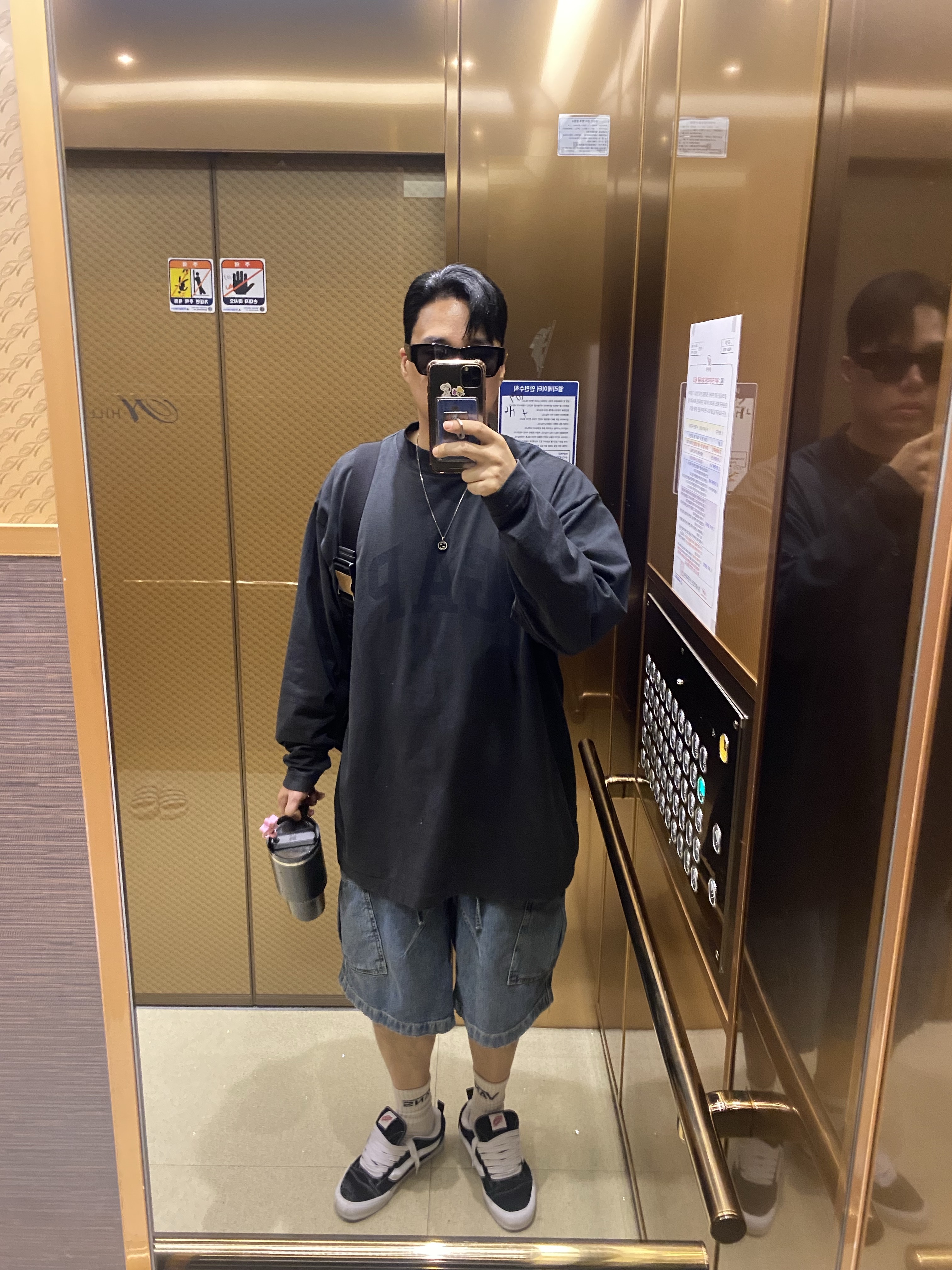 Yeezy Gap Engineered By Balenciaga Dove Long Sleeve T-Shirt Black, Vans Knu-Skool Black True White 착용 스타일