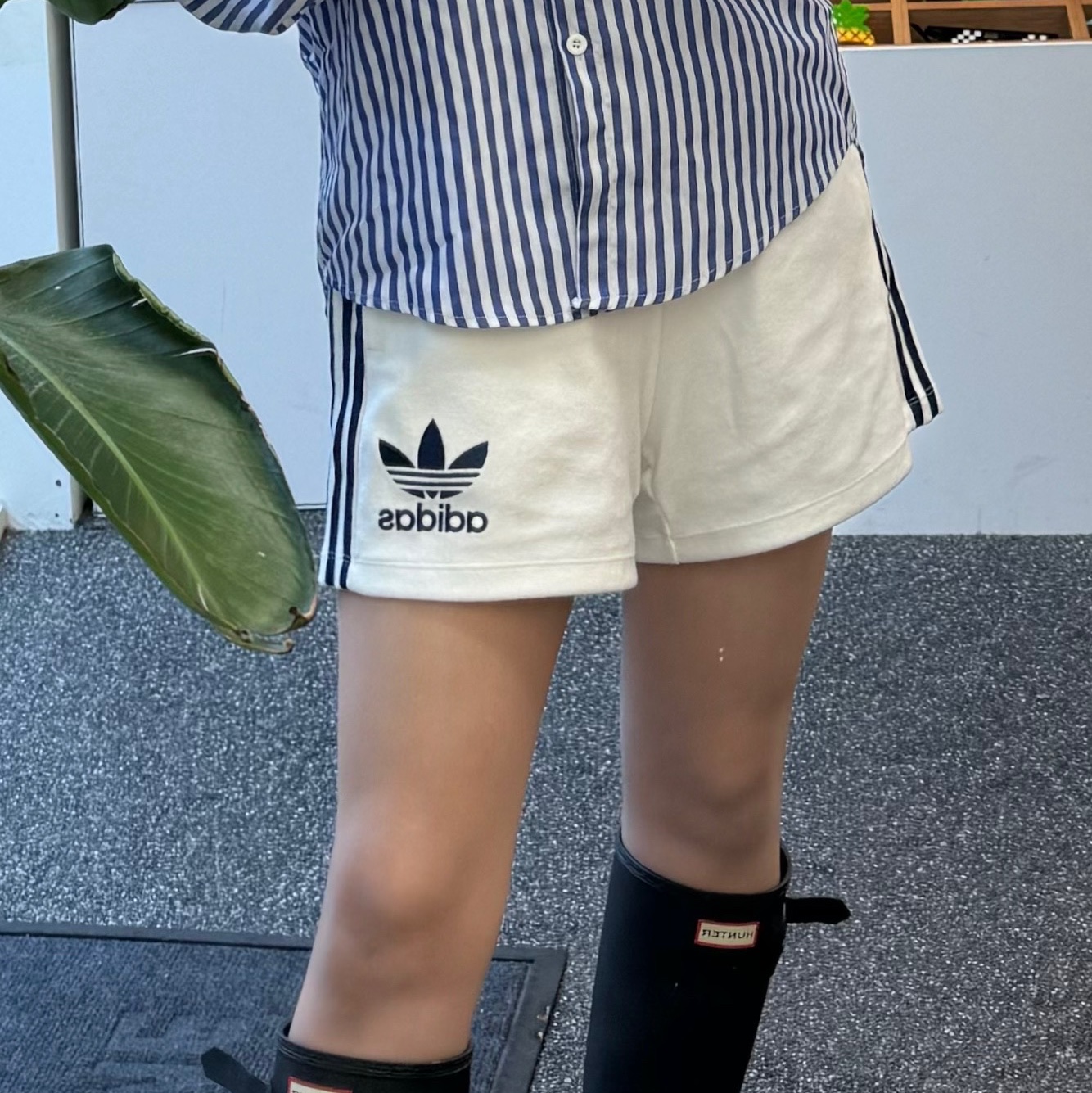 (W) Adidas Terry Shorts Off White - KR Sizing 착용 스타일