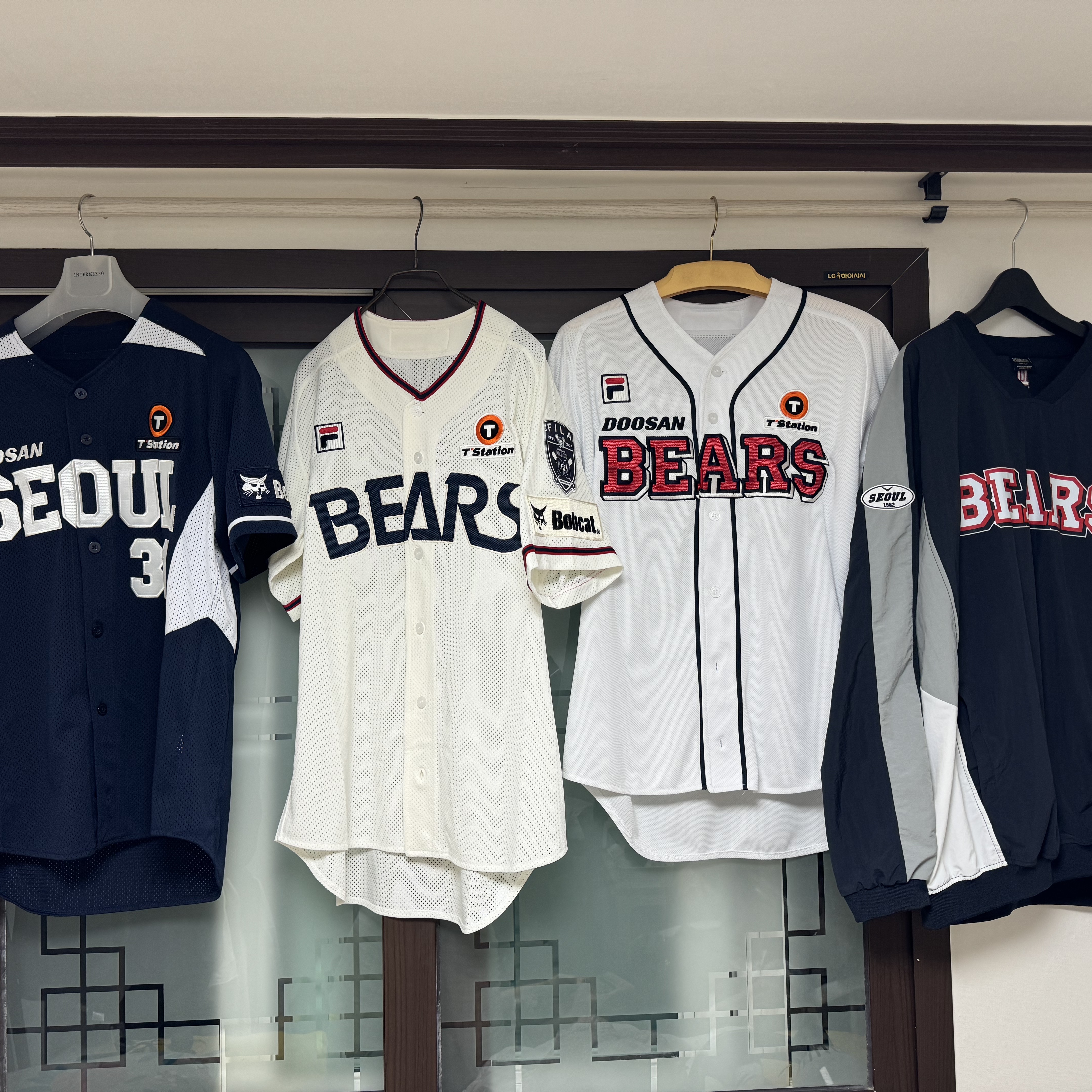 Doosan Bears x Fila 30th Anniversary Legendary Old Uniform Package (Non Marking Ver.) - Edition of 600, Doosan Bears x Fila Authentic Home Uniform White (Non Marking Ver.) 착용 스타일 - 3