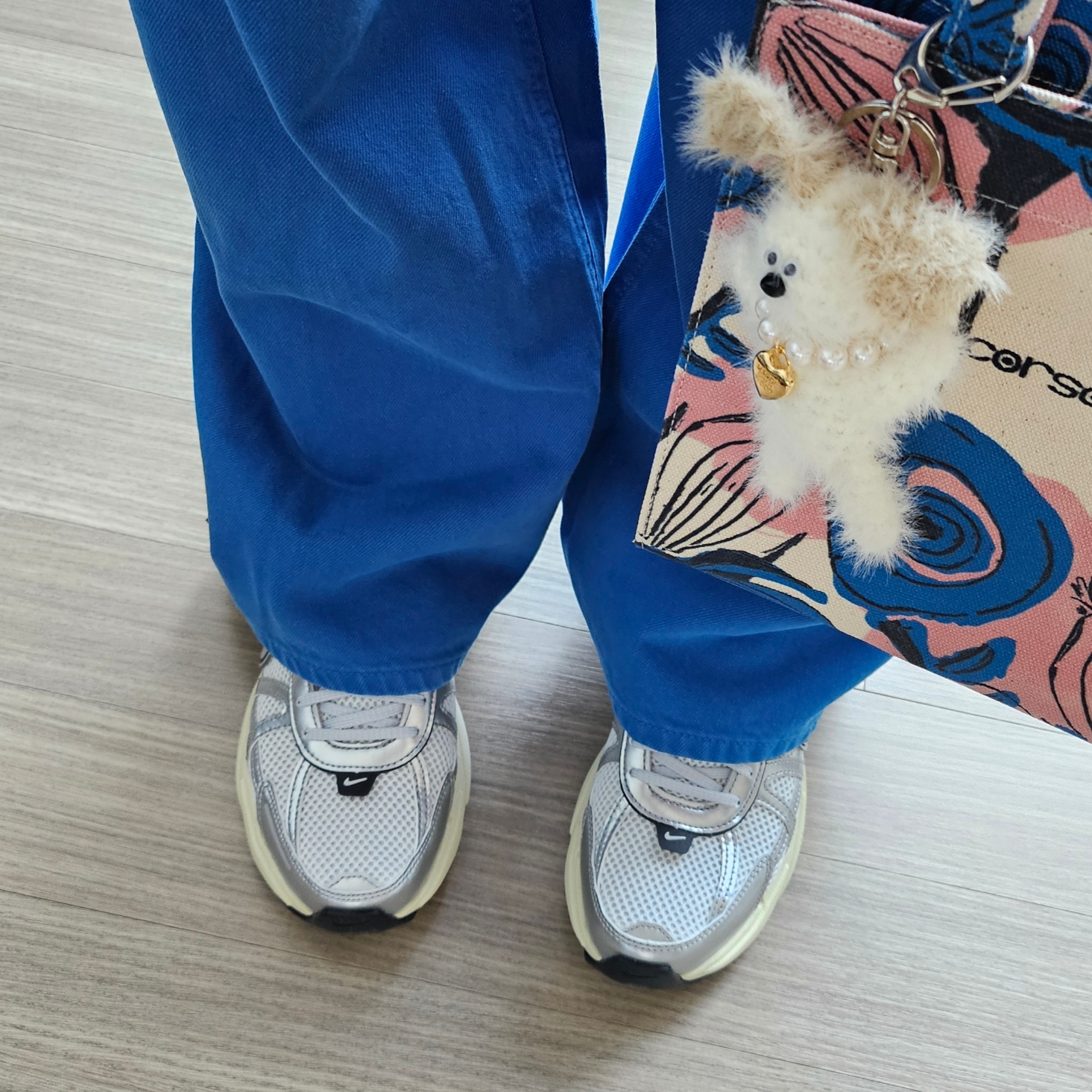 Nike V2K Run Summit White Metallic Silver, Margesherwood Wood Baby Keyring White 착용 스타일