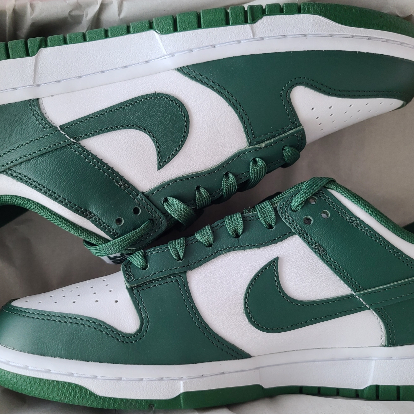 Nike Dunk Low Retro Varsity Green 착용 스타일