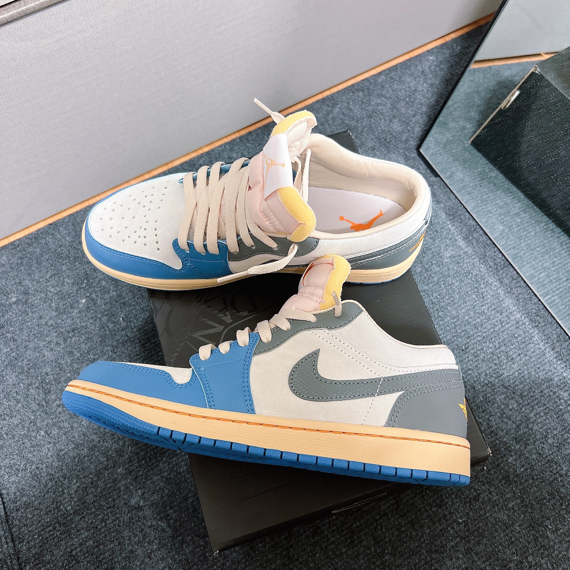Jordan 1 Low SE Tokyo 96 착용 스타일 - 4