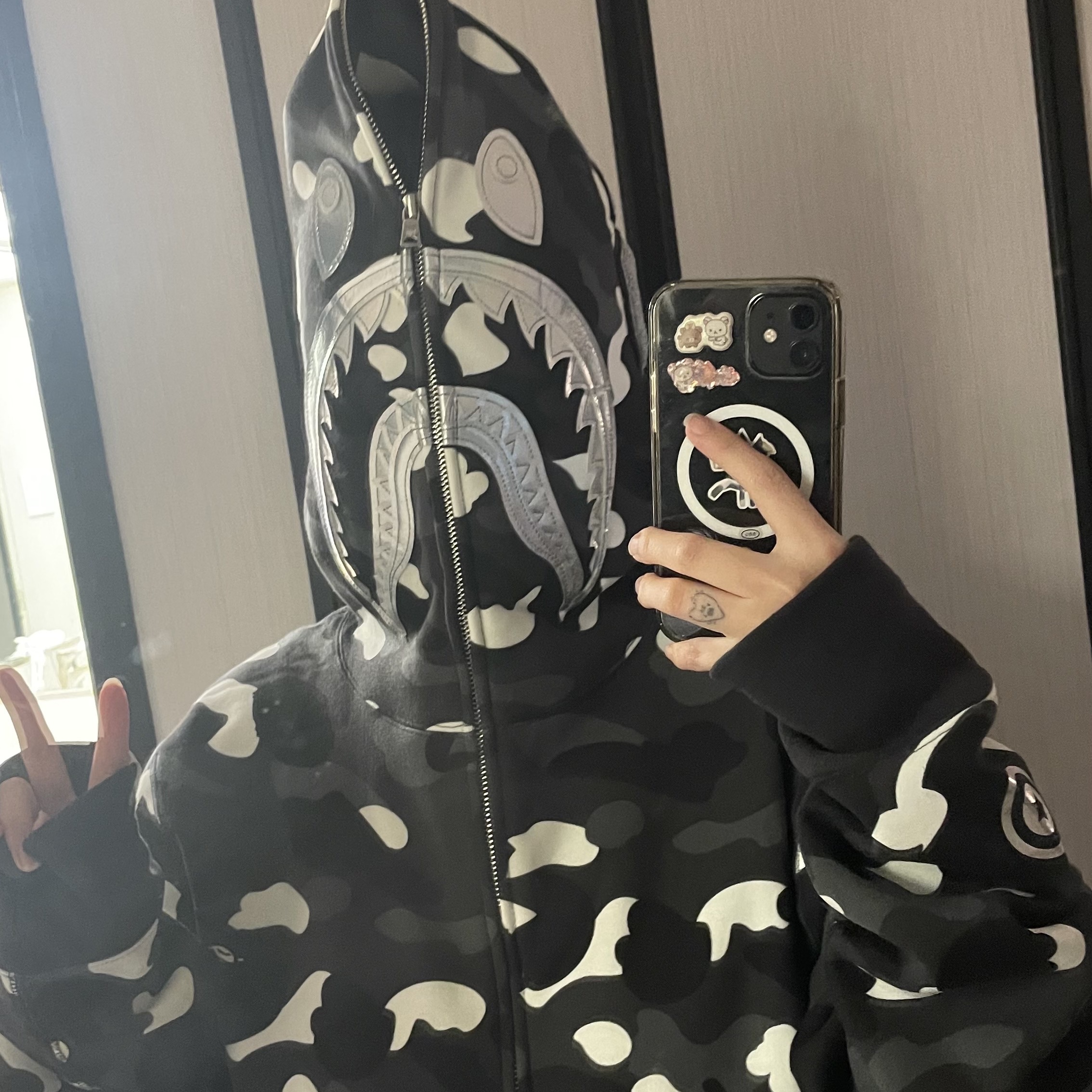 BAPE City Camo Shark Full Zip Hoodie Black 착용 스타일