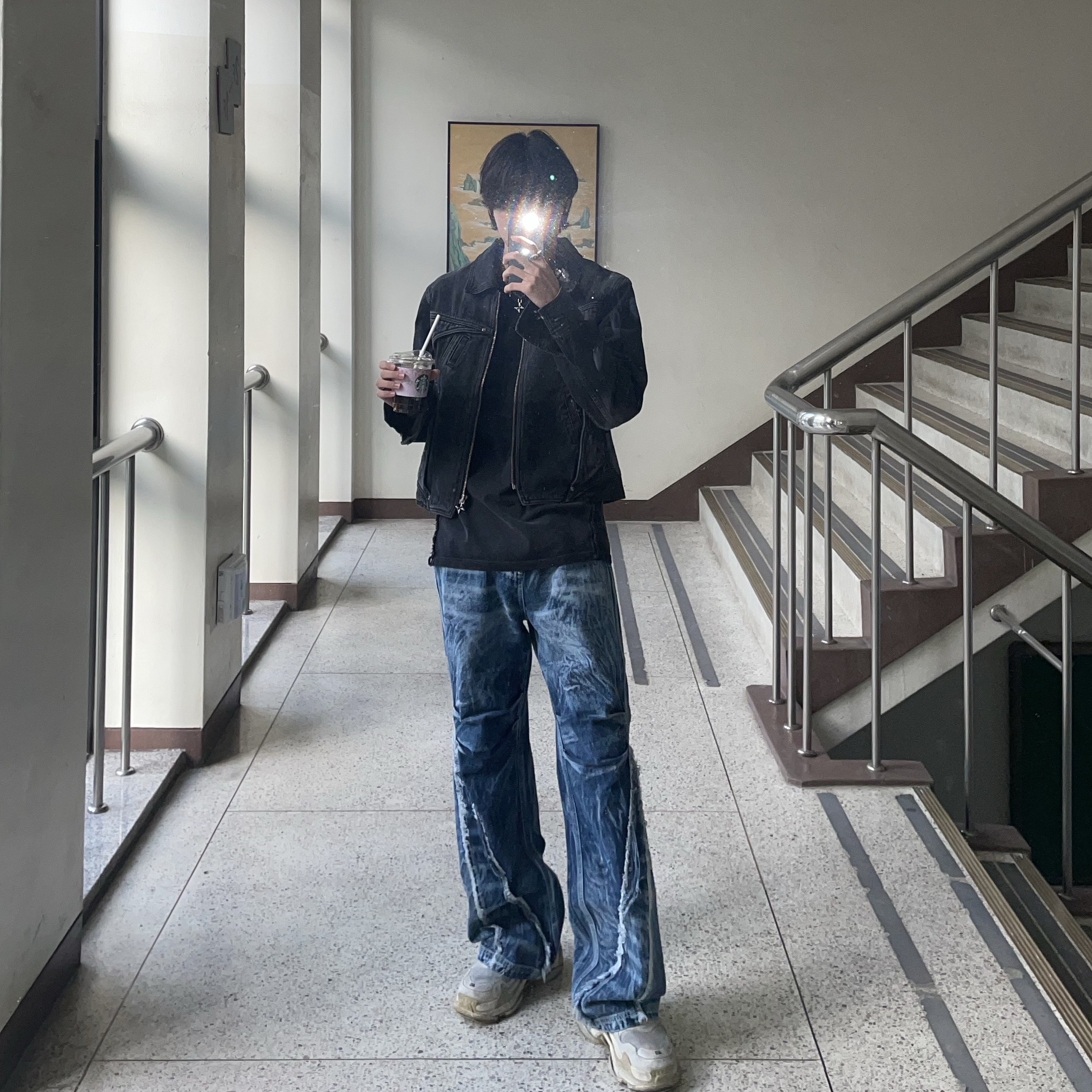 BLR Destroyed Gradation Bleached Short Sleeve T-Shirt Black, Balenciaga Triple S Sneakers Off White 착용 스타일 - 1