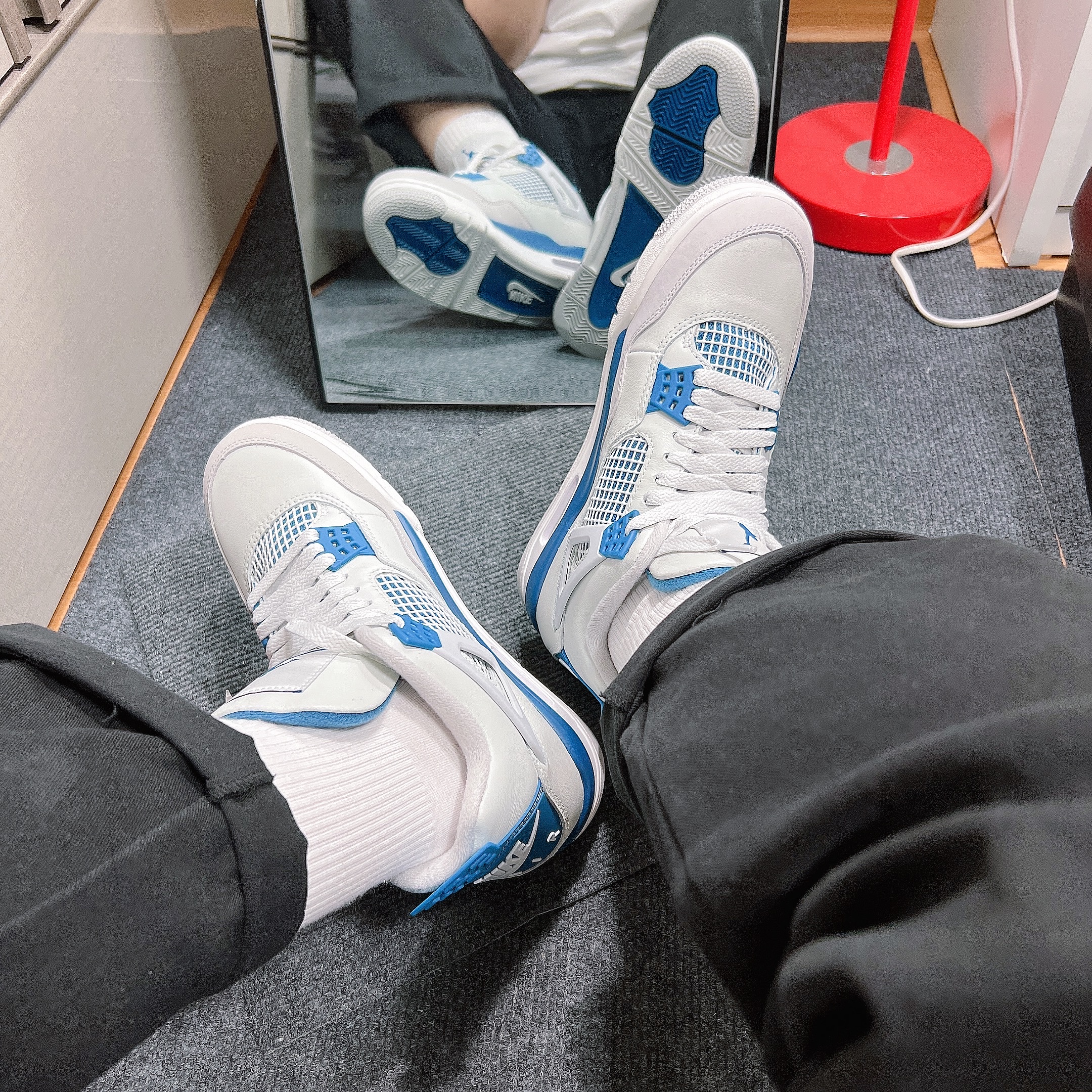 Jordan 4 Retro Industrial Blue 착용 스타일 - 2
