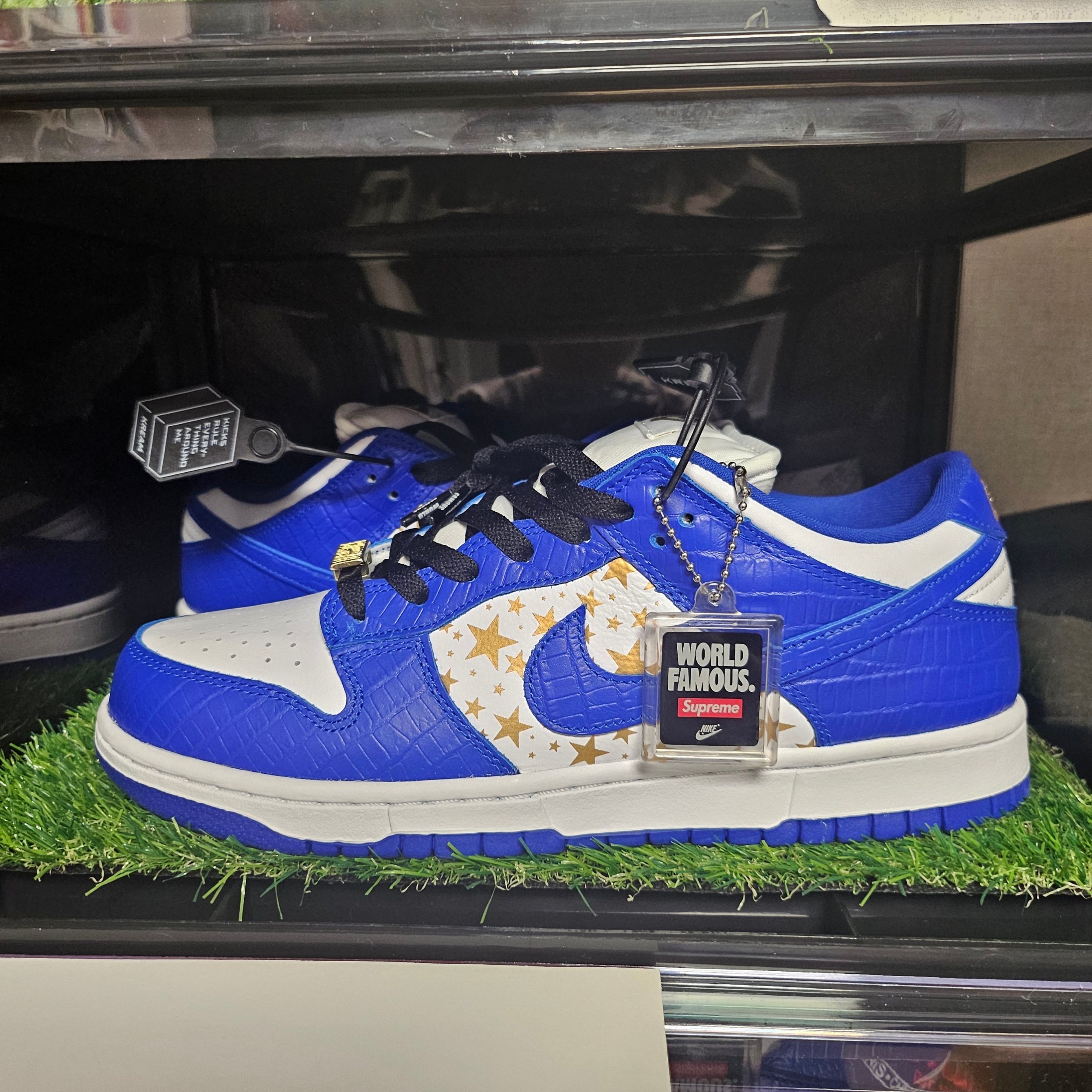 Nike x Supreme SB Dunk Low Hyper Blue 착용 스타일
