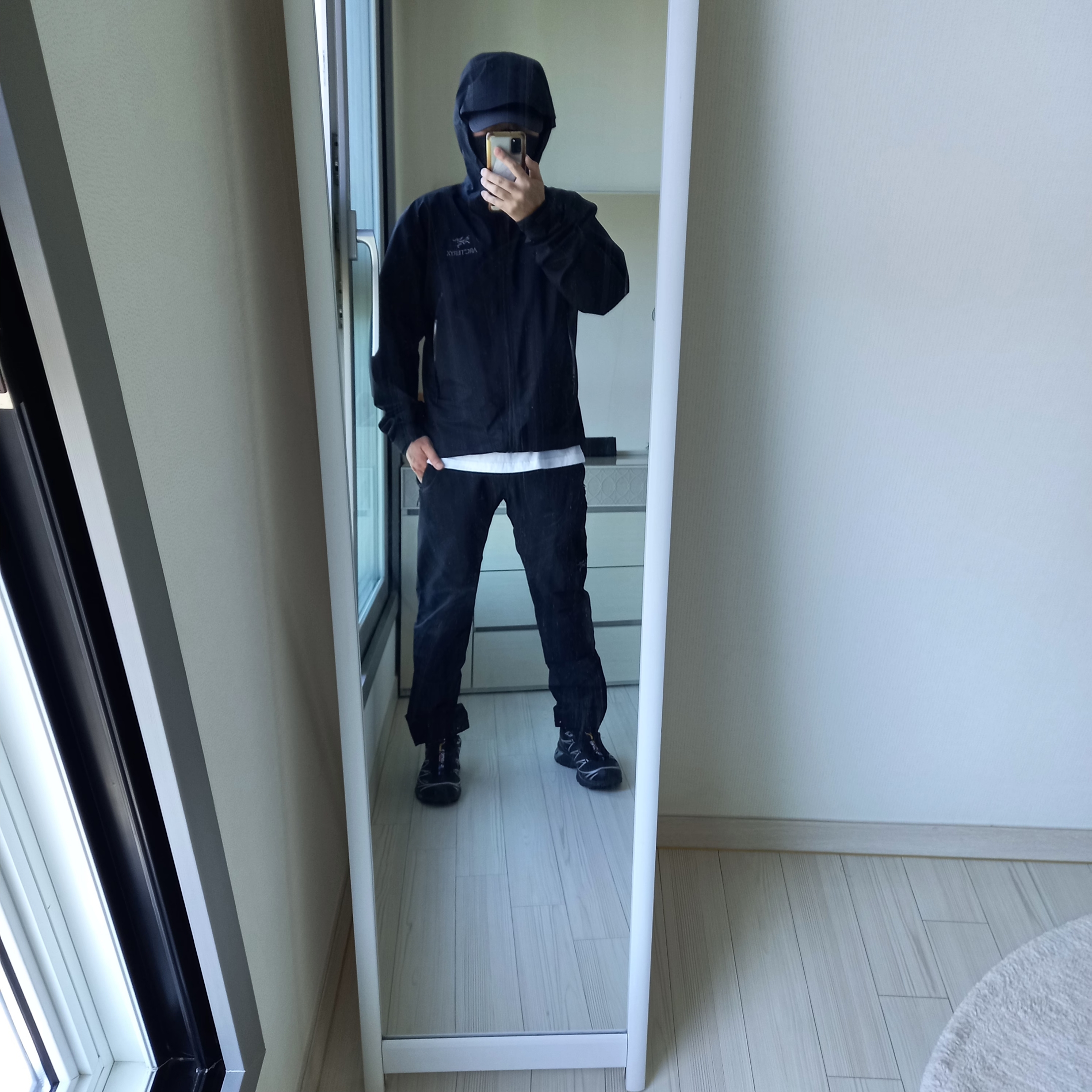 Arc'teryx Gamma Pants Black, Arc'teryx Captive Split T-Shirt Atmos 착용 스타일 - 5
