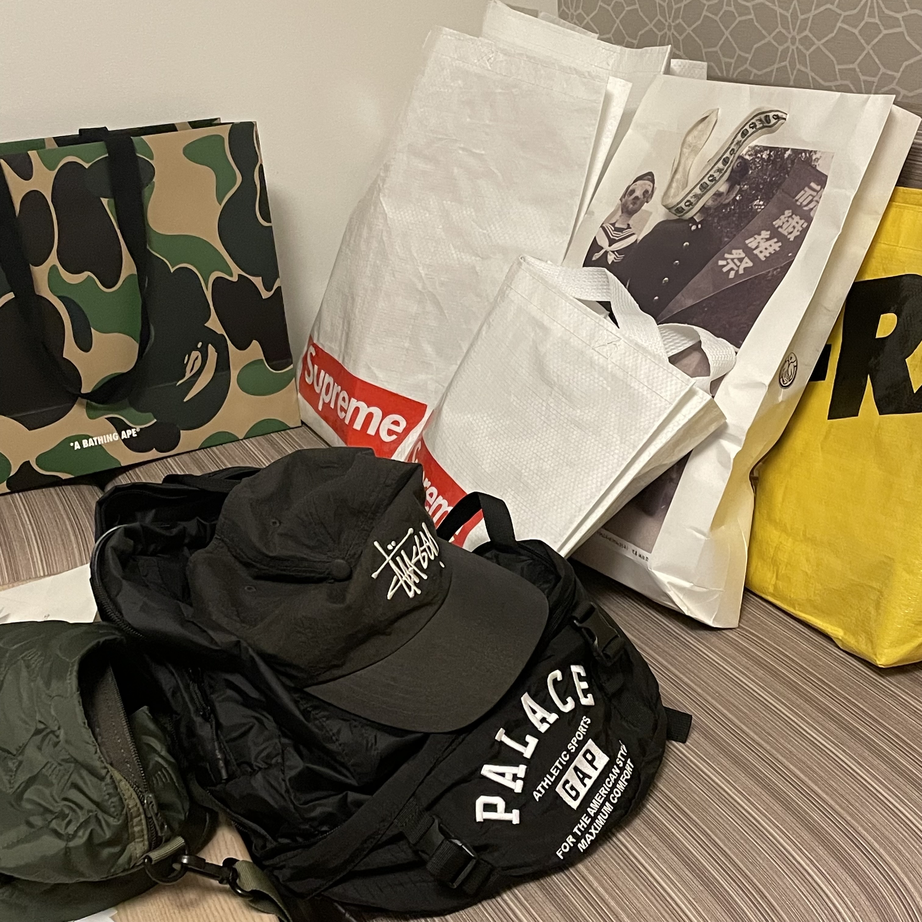 Palace x Gap Backpack Black - 24SS, Stussy Bio Washed Big Logo Low Pro Cap Charcoal 착용 스타일 - 2