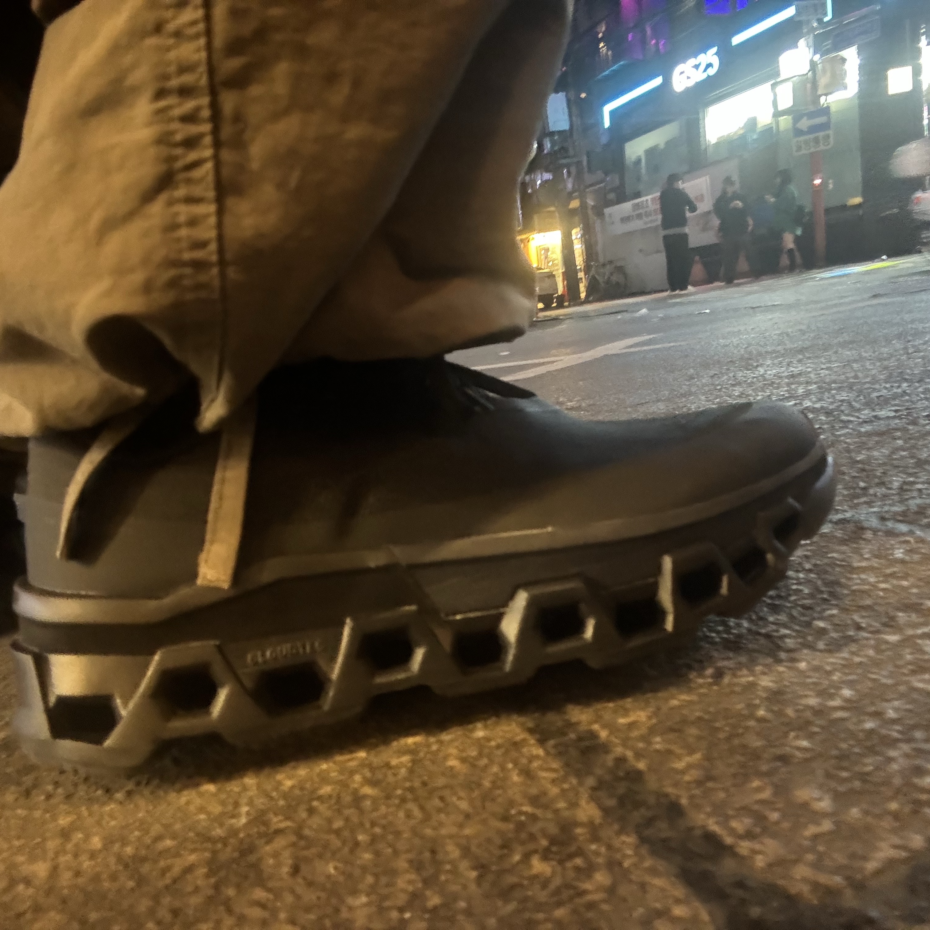 On Running x Post Archive Faction (Paf) Cloudmonster 2 Black Magnet 착용 스타일 - 2