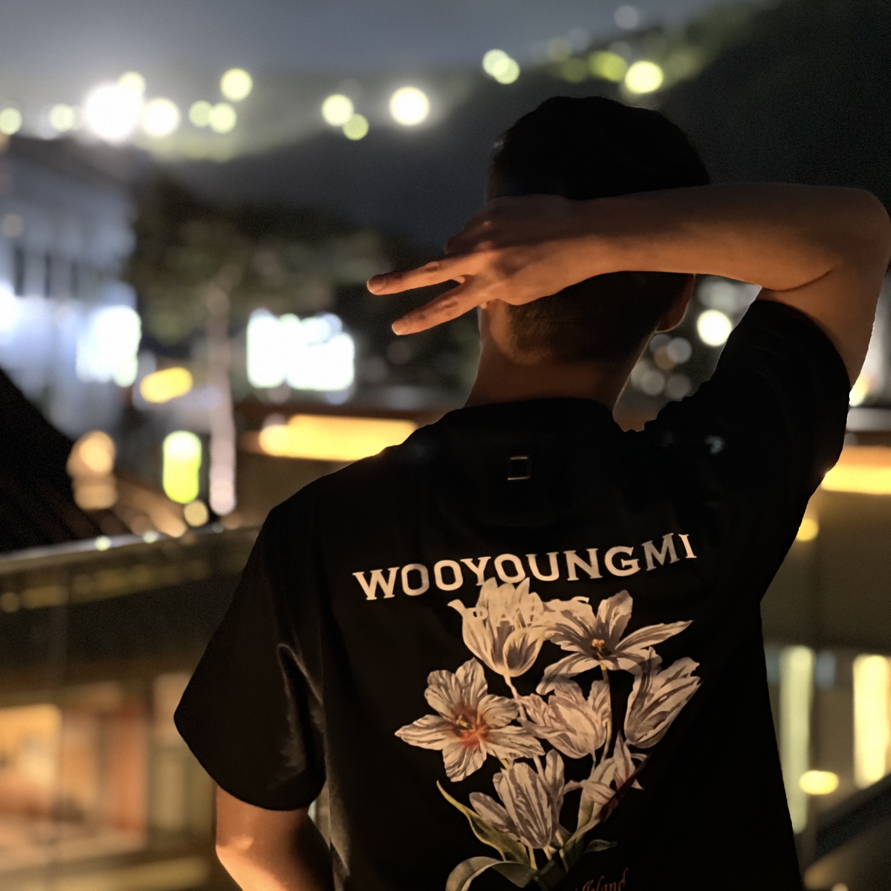 Wooyoungmi Flower Back Logo T-Shirt Black - 24SS 착용 스타일