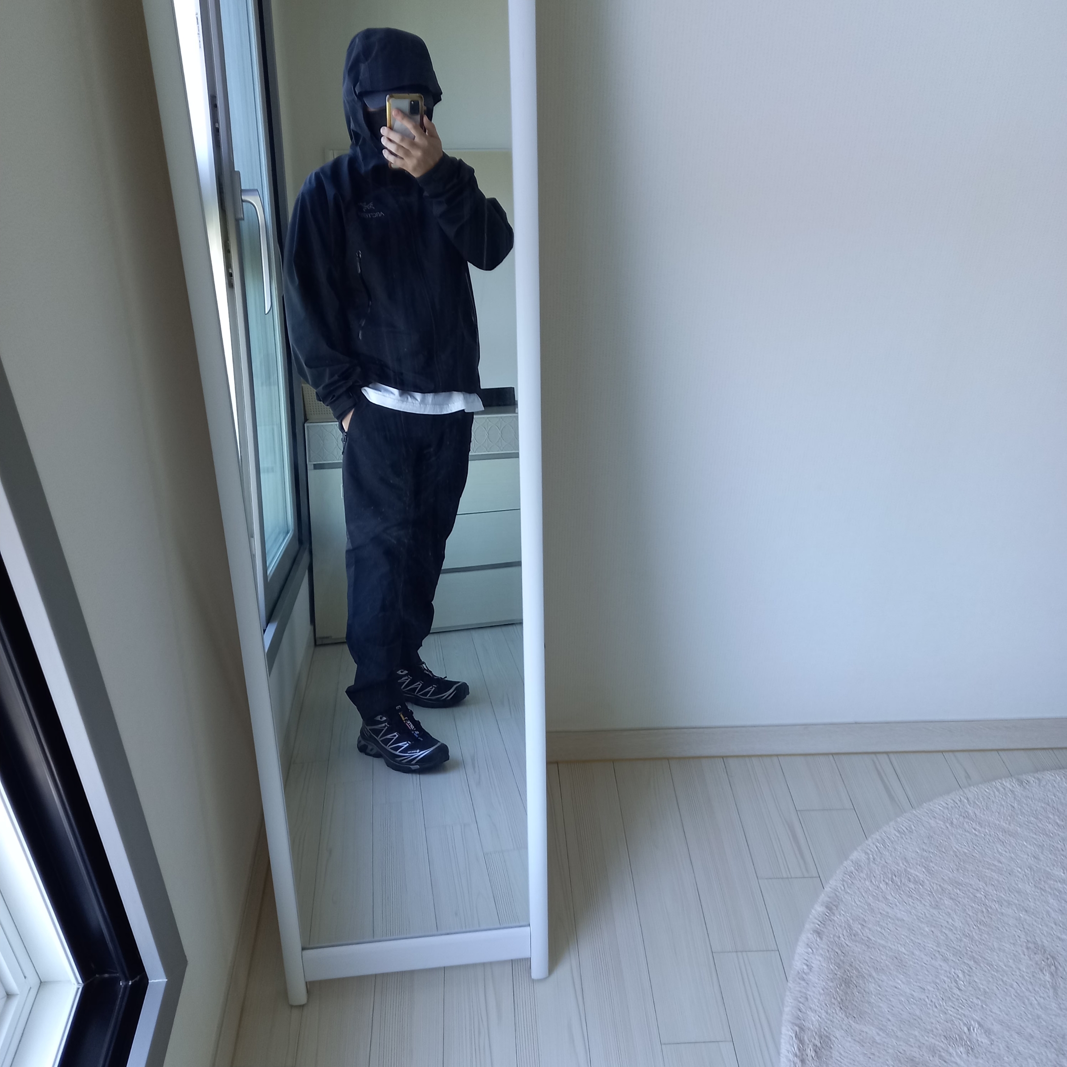 Arc'teryx Gamma Pants Black, Arc'teryx Captive Split T-Shirt Atmos 착용 스타일 - 3