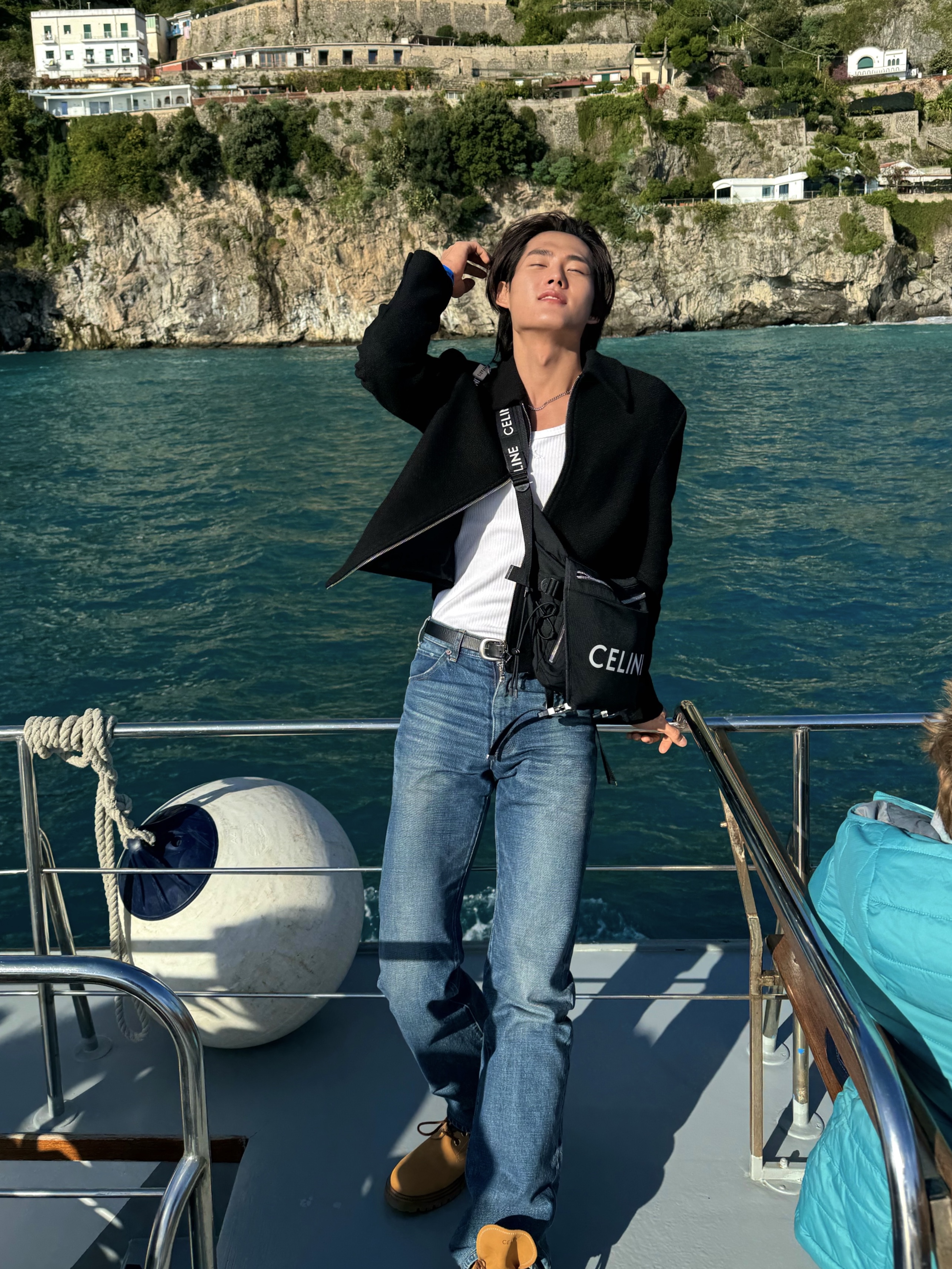 Celine Medium Messenger Trekking in Nylon with Celine Print Black 착용 스타일 - 4