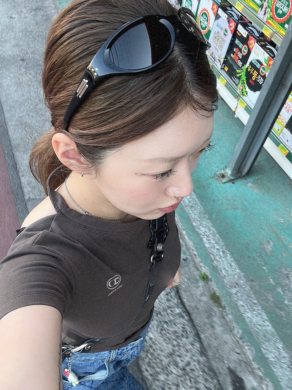 Gentle Monster x Jennie Jentle Salon Donut Bun 01 Black Gray 착용 스타일