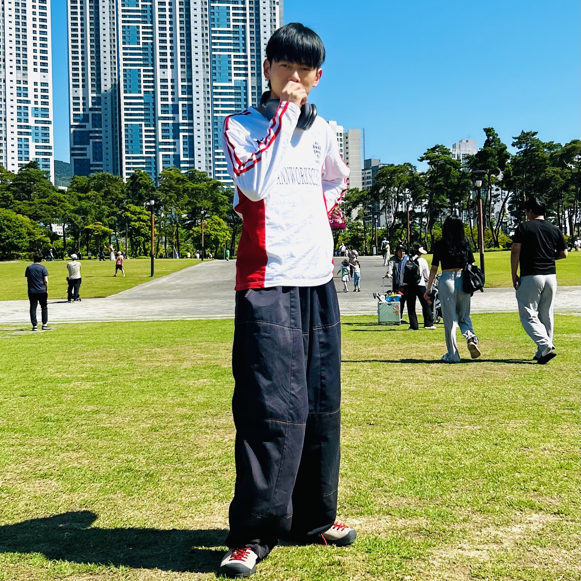 Keen Jasper Suede Sneakers Silver Mink 착용 스타일