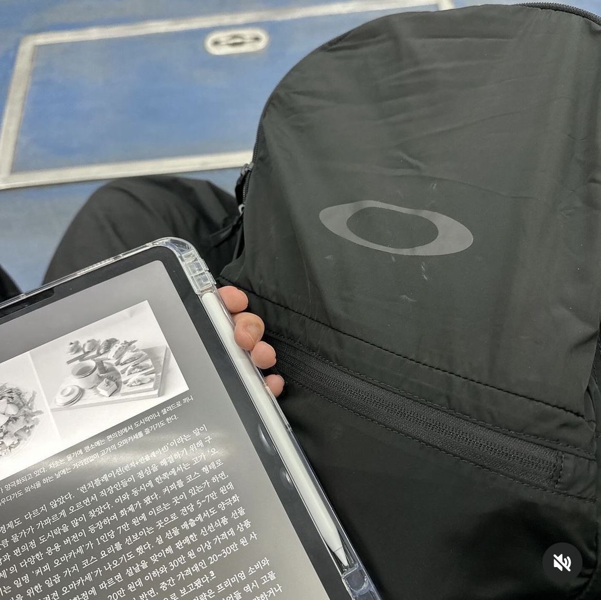 Oakley The Freshman Packable RC Backpack Blackout 착용 스타일