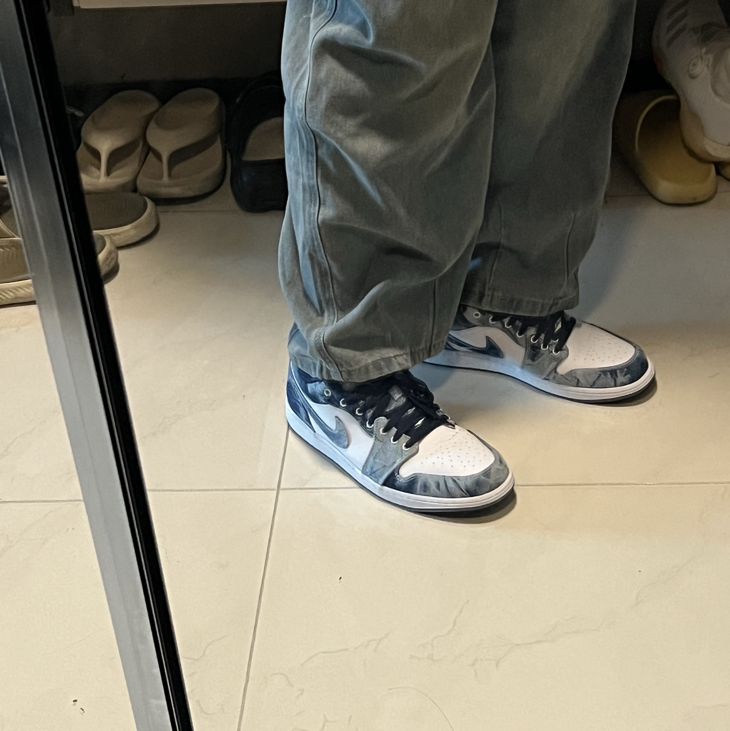 Jordan 1 Low SE Washed Denim 착용 스타일