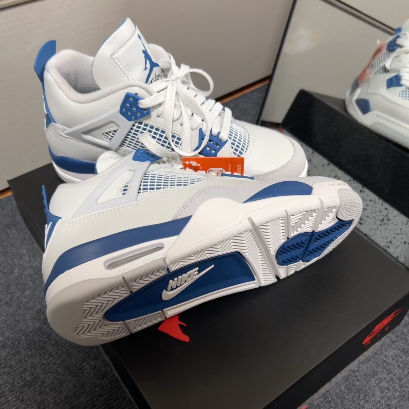 Jordan 4 Retro Industrial Blue 착용 스타일 - 6