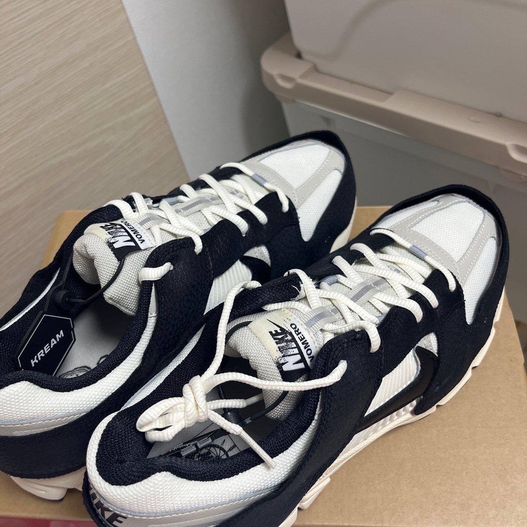 (W) Nike Zoom Vomero 5 Wolf Grey and Black 착용 스타일