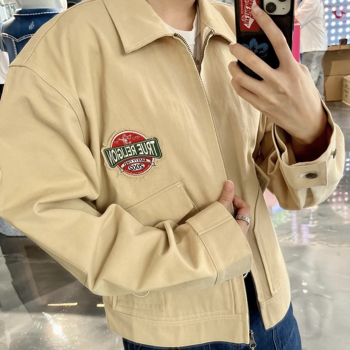 True Religion x Fetch Denim Jacket Indigo, True Religion Mechanic Chino Pants Beige 착용 스타일 - 4