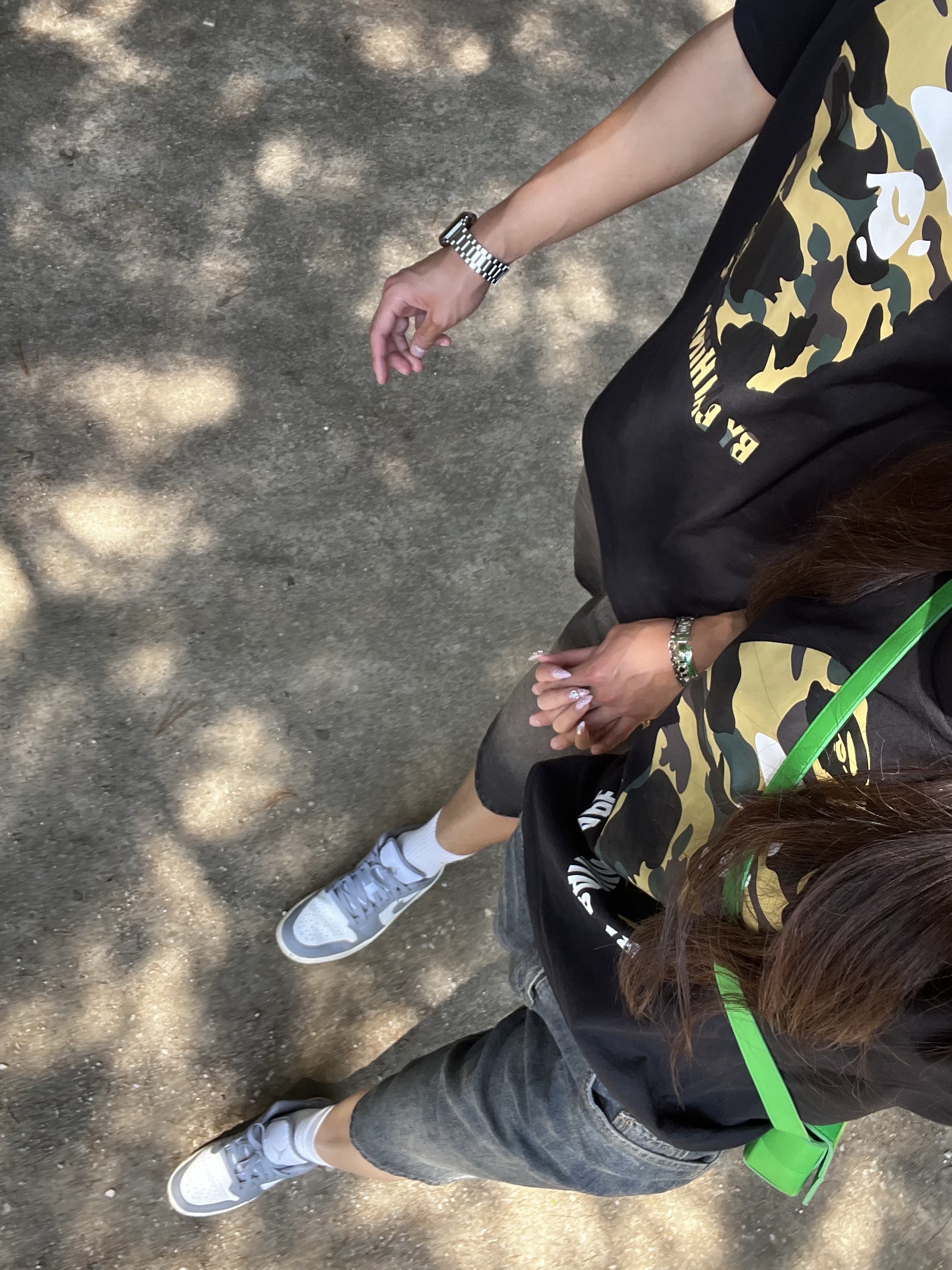 BAPE 1st Camo By Bathing Ape T-Shirt Black Yellow, Bottega Veneta Mini Leather Cassette Parakeet 착용 스타일 - 2