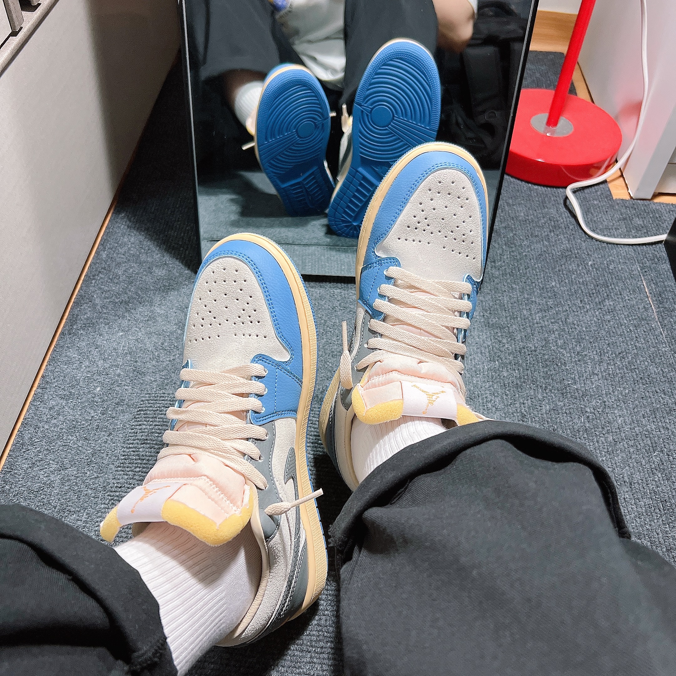 Jordan 1 Low SE Tokyo 96 착용 스타일 - 3