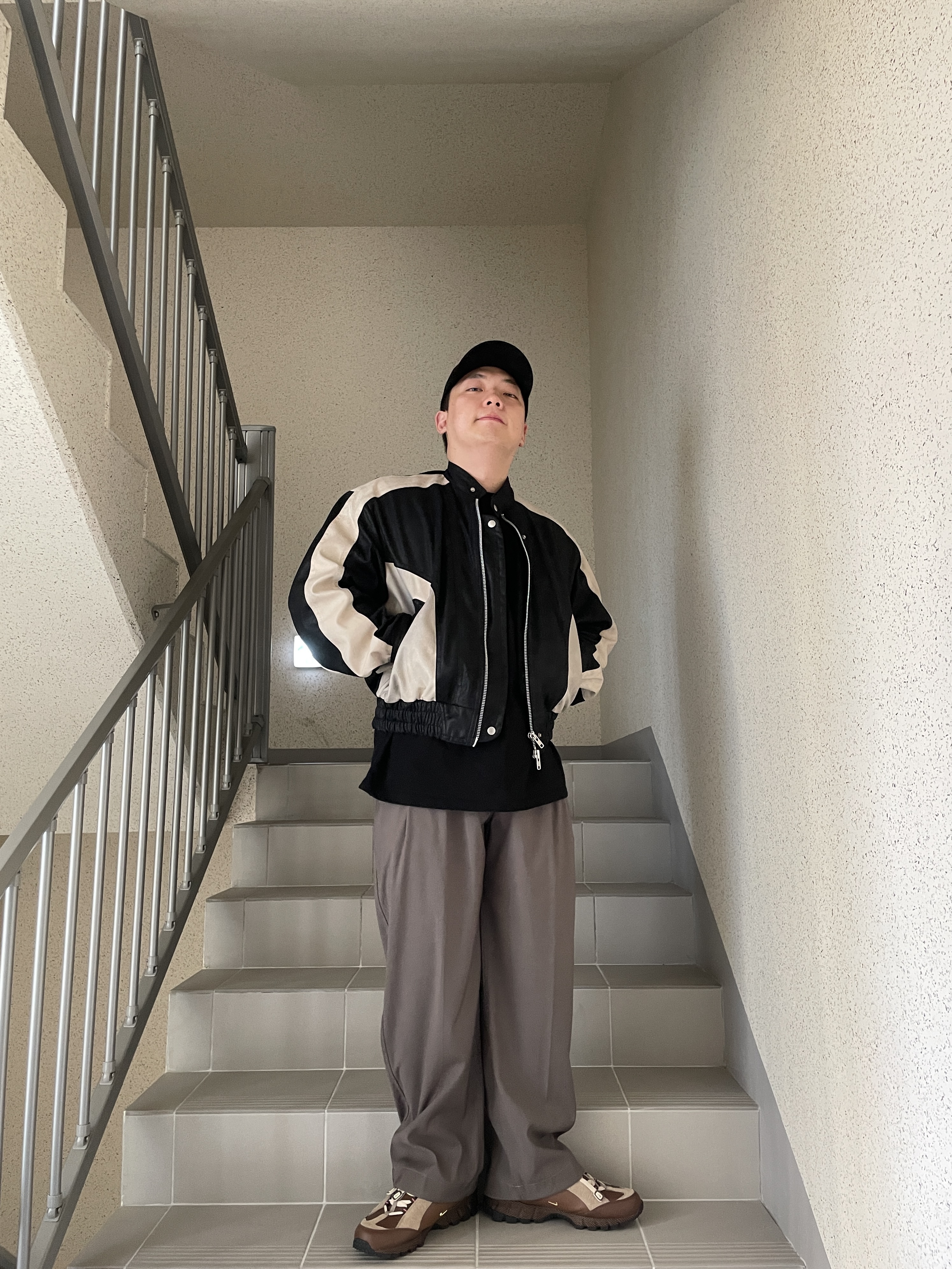 Nike x Jacquemus Air Humara LX Ale Brown and Gold 착용 스타일 - 3