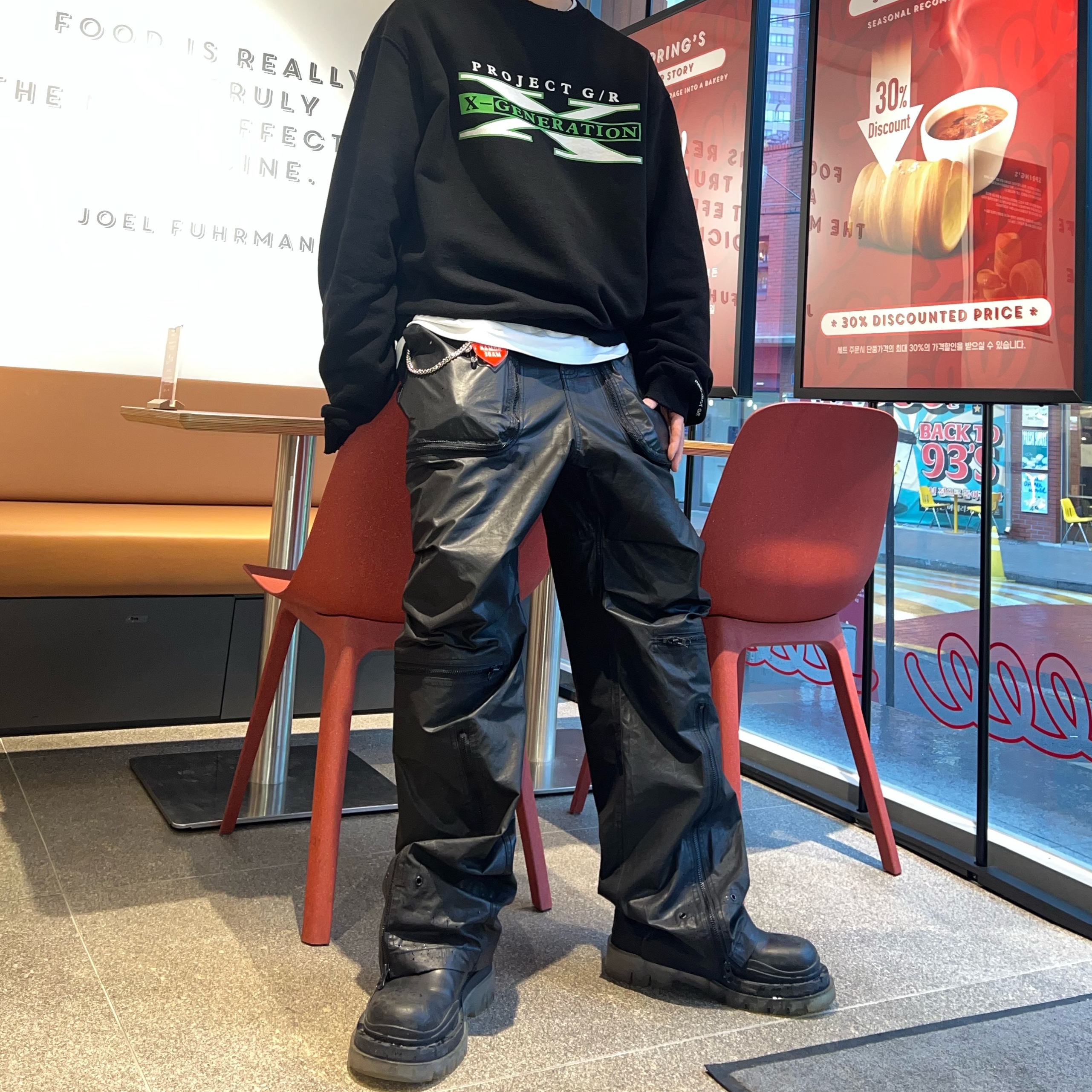 Project G/R X-Generation Washed Sweatshirt Black, Grailz Flared Zip Cargo Pants Black 착용 스타일 - 2