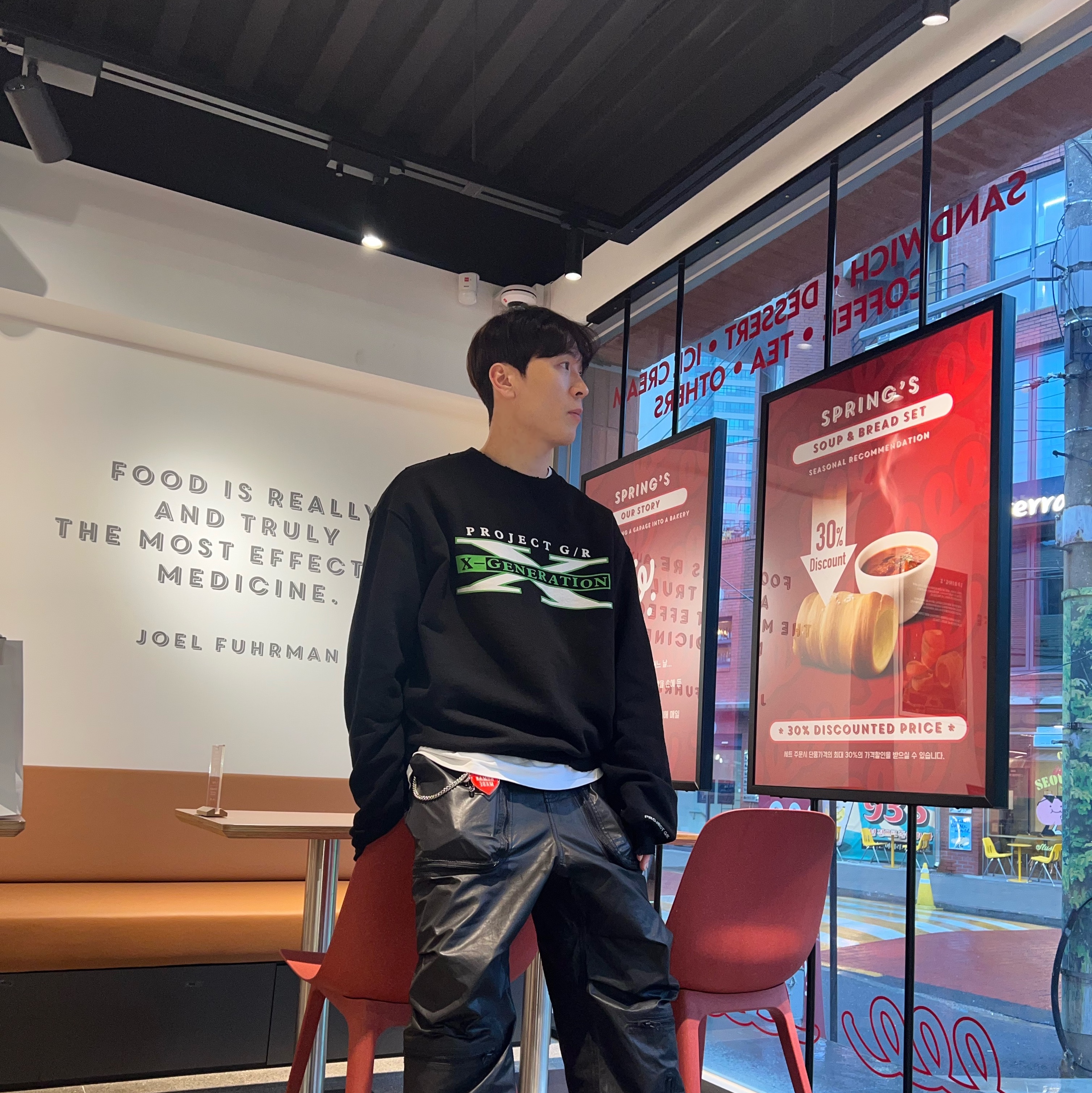 Project G/R X-Generation Washed Sweatshirt Black, Grailz Flared Zip Cargo Pants Black 착용 스타일 - 1