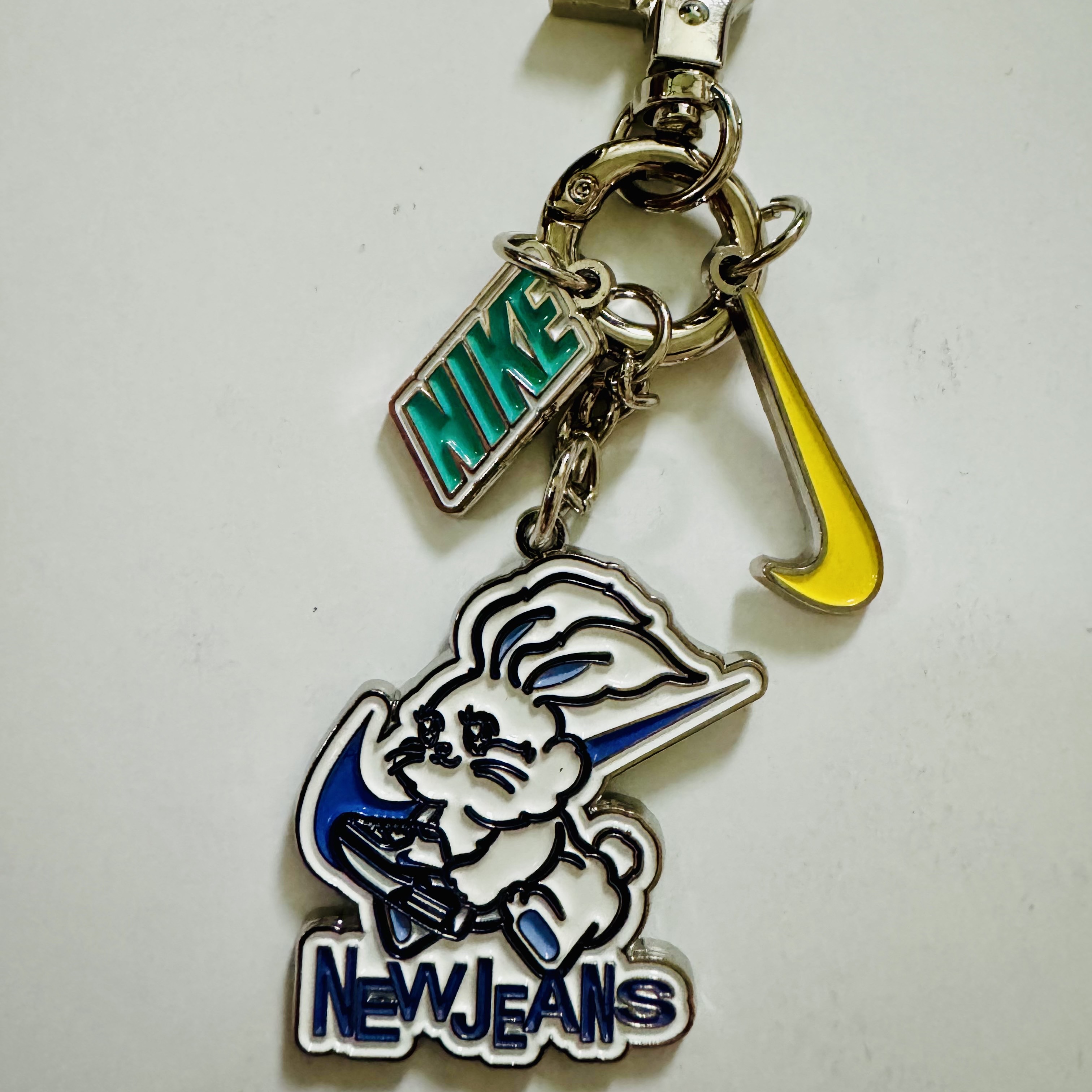Nike x Newjeans Nike Gangnam Opening Anniversary Keyring Multicolor 착용 스타일