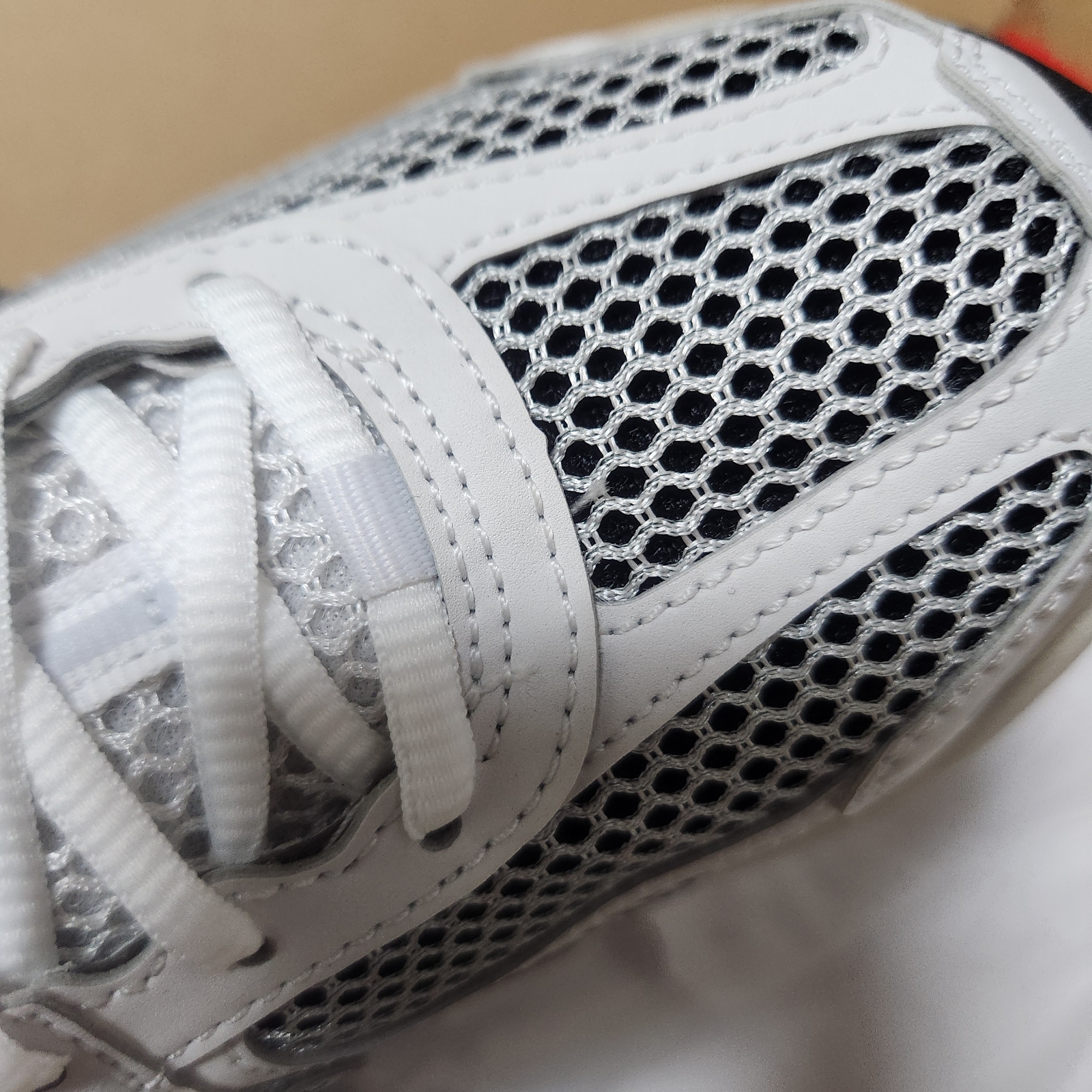 (W) Nike Zoom Vomero 5 Platinum Tint Black 착용 스타일 - 3