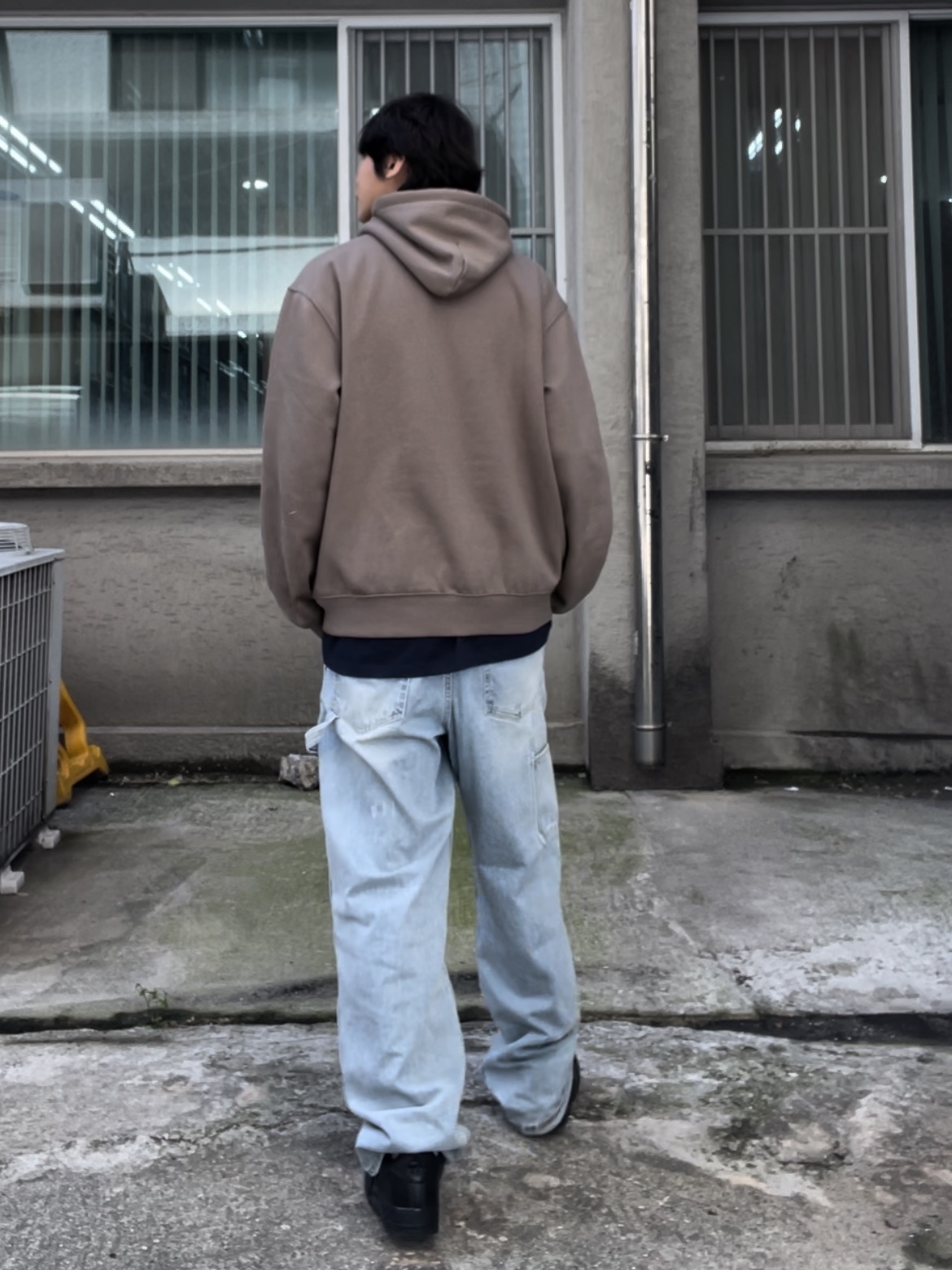 Carhartt WIP Hooded Carhartt Sweatshirt Branch Rattan, Nike Air Force 1 '07 Low Triple Black 착용 스타일 - 2